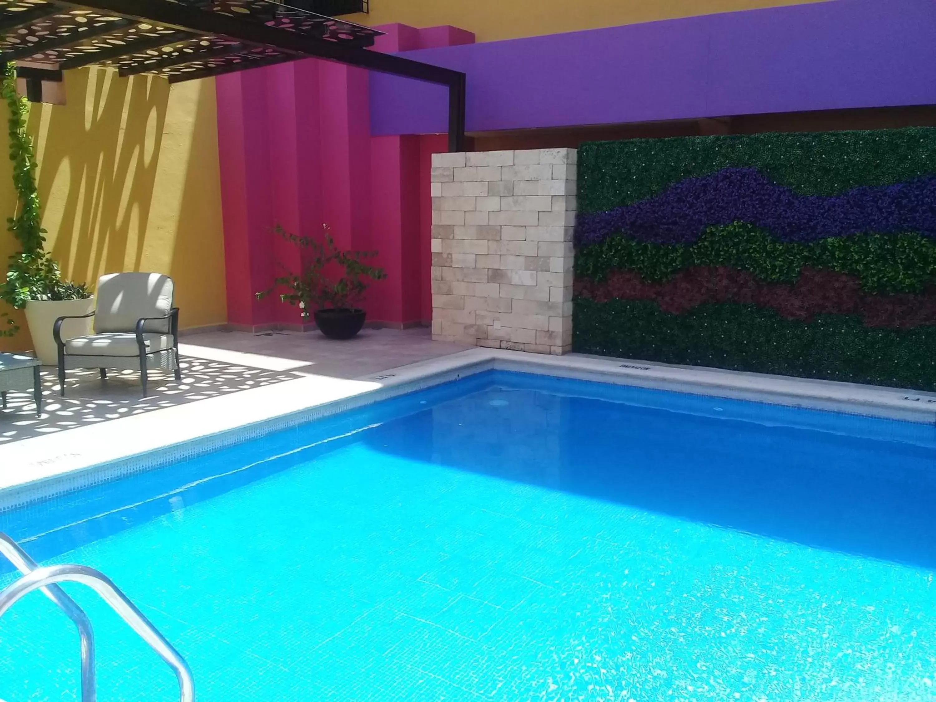 Swimming Pool in Hotel Plaza Colonial