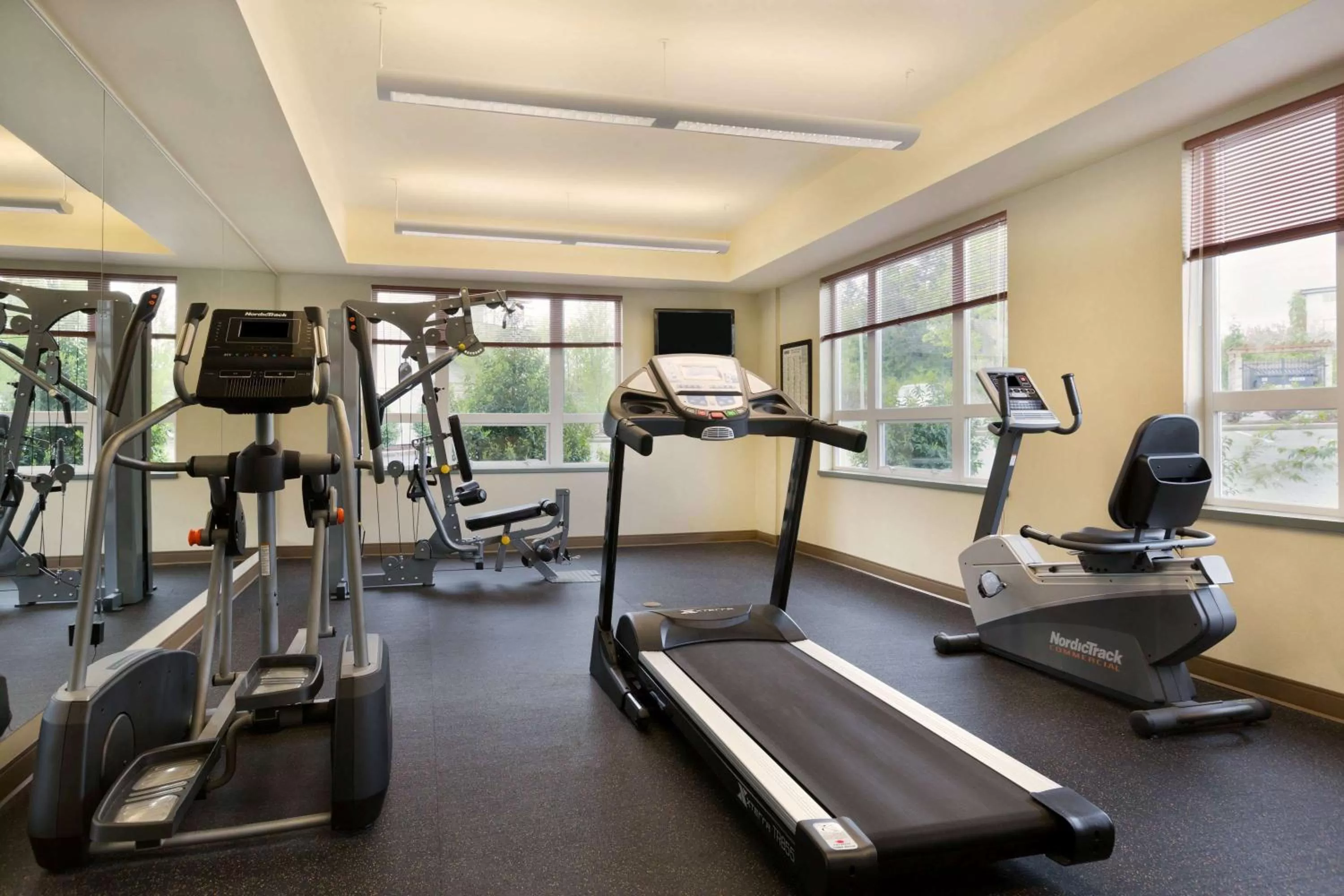 Fitness centre/facilities in Ramada by Wyndham Nanaimo