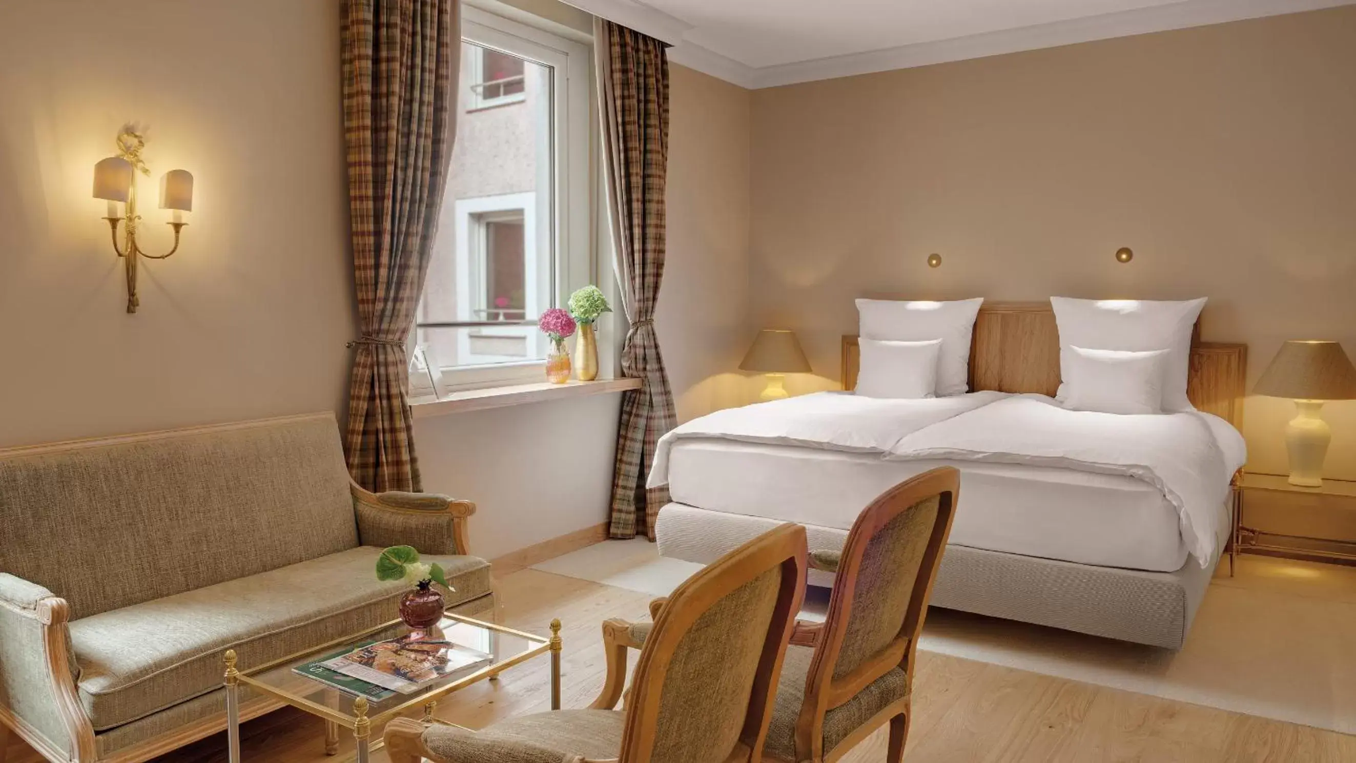 Photo of the whole room, Bed in Excelsior by Geisel Photo of the whole room, Bed in Excelsior by Geisel