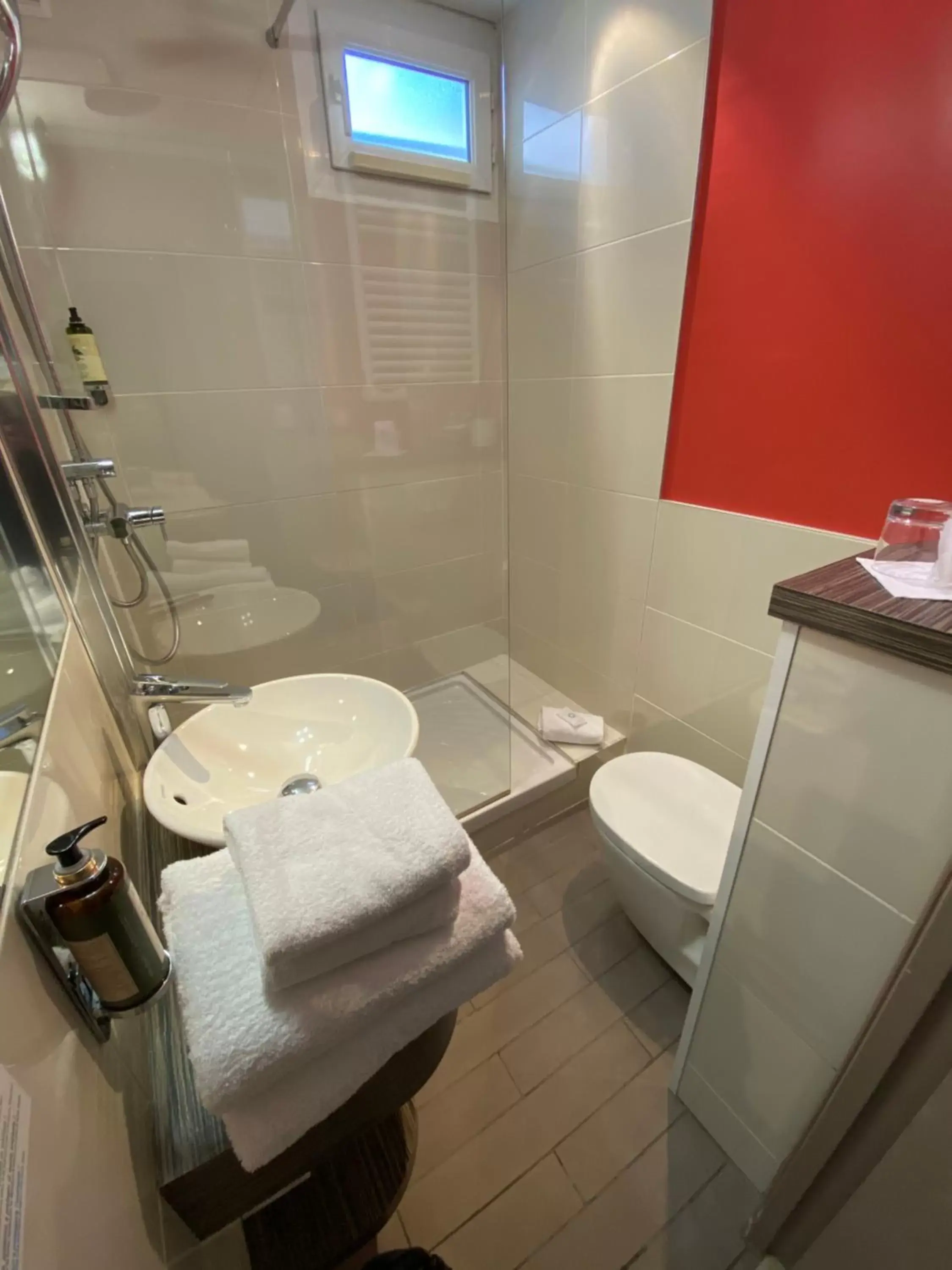 Shower, Bathroom in Best Western Plus Hôtel la Rade