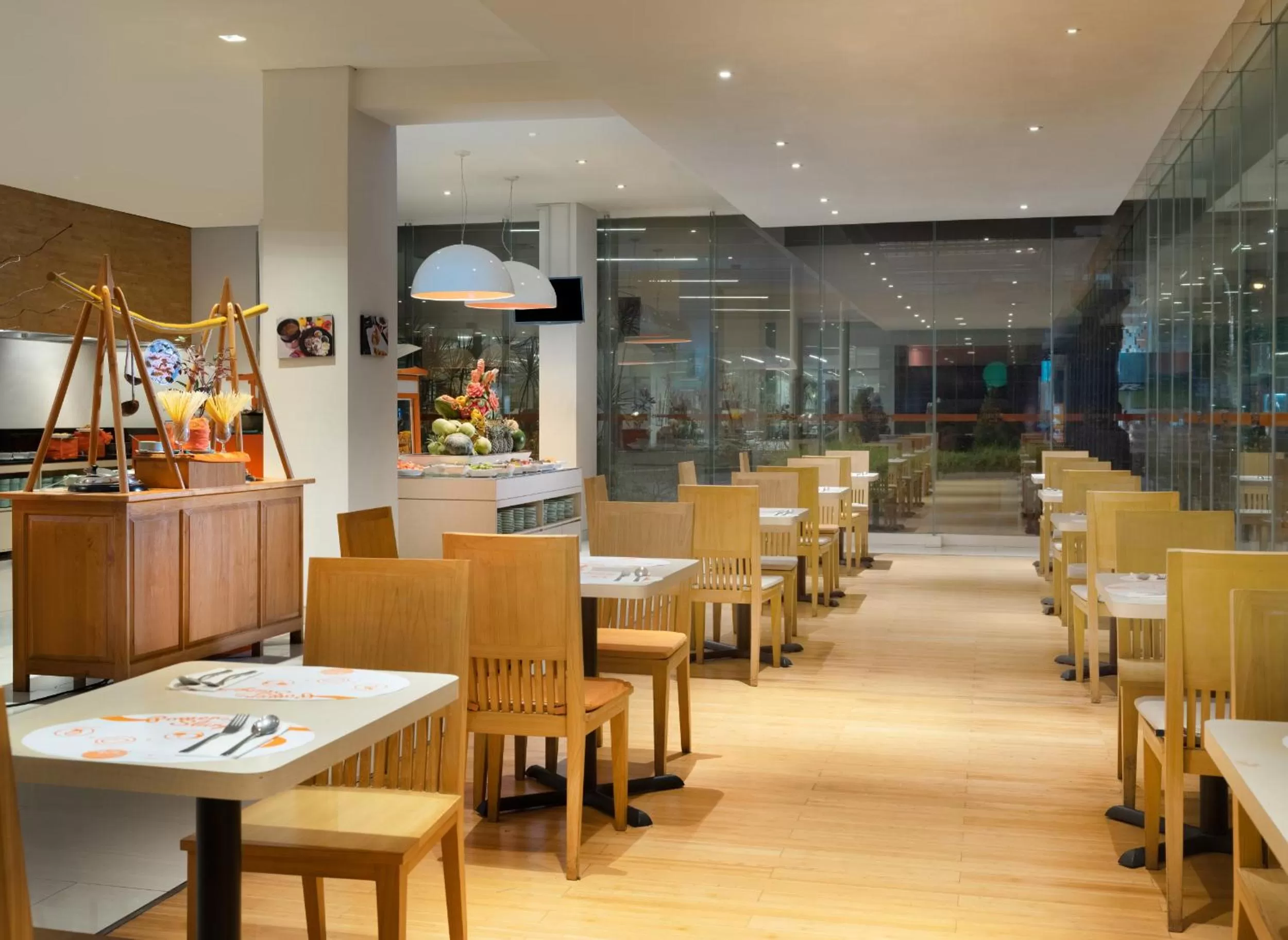 Restaurant/places to eat in HARRIS Hotel and Conventions Denpasar Bali