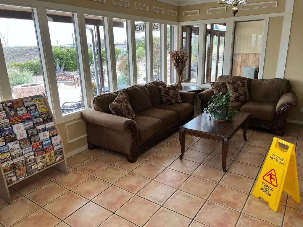 Seating Area in Landmark Lookout Lodge