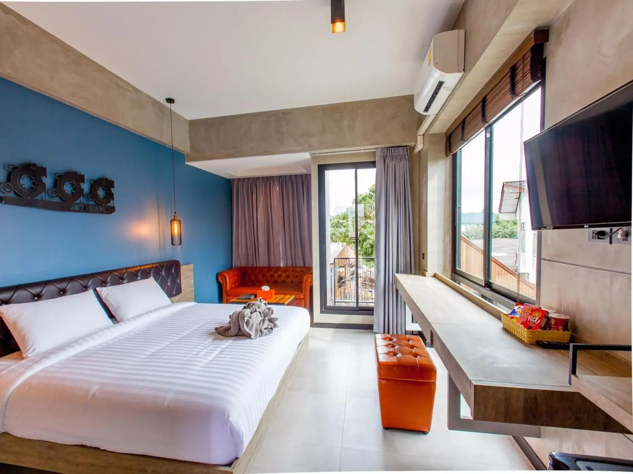 Property building, Room Photo in Loft Mania Boutique Hotel (SHA Extra Plus)