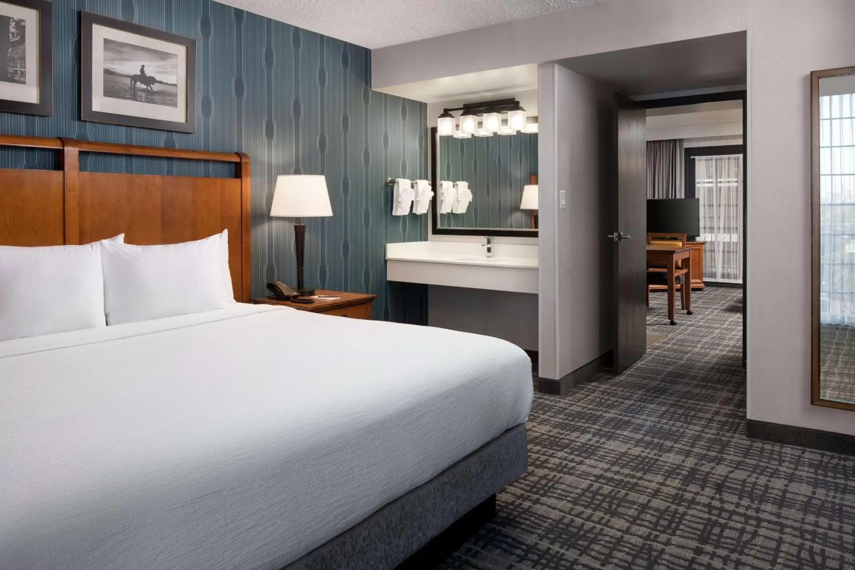 Bedroom, Bed in Embassy Suites by Hilton Austin Central