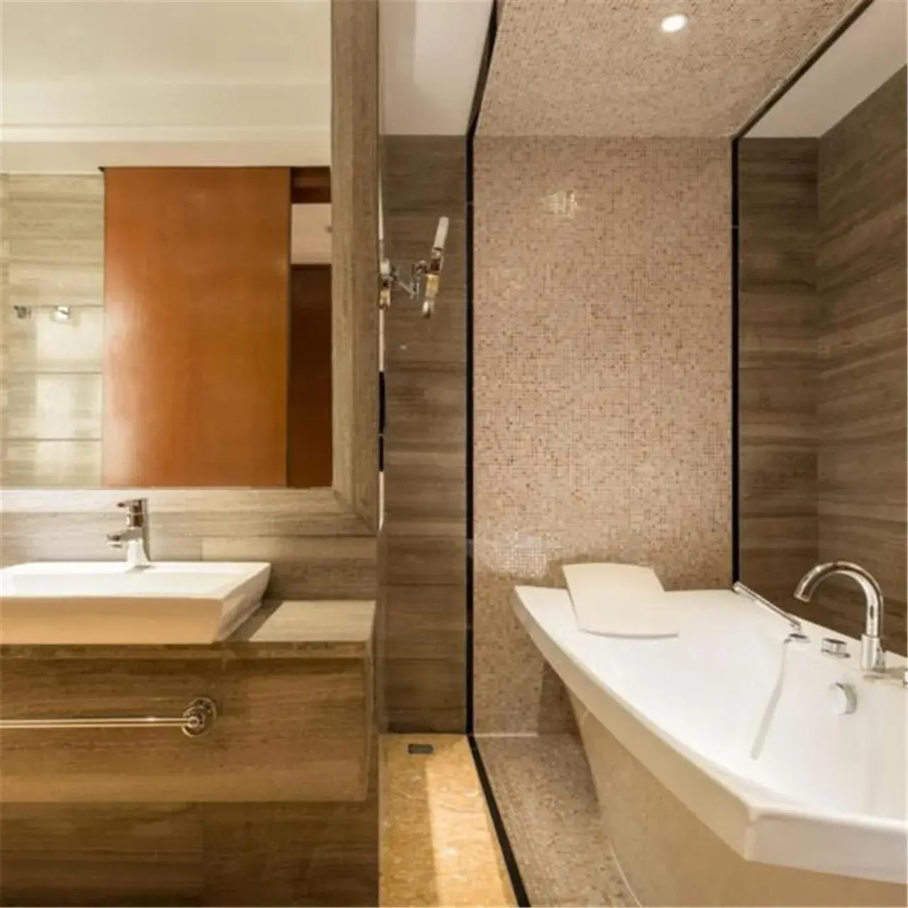 Bathroom in Cinese Hotel Dongguan Shijie