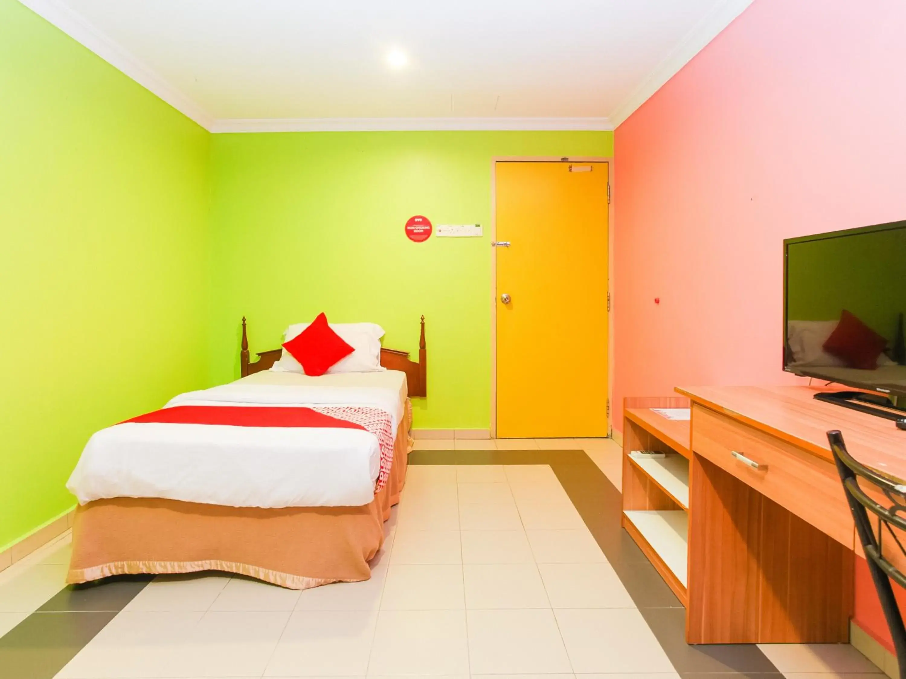 Bedroom, Bed in OYO 746 Hotel Comfort