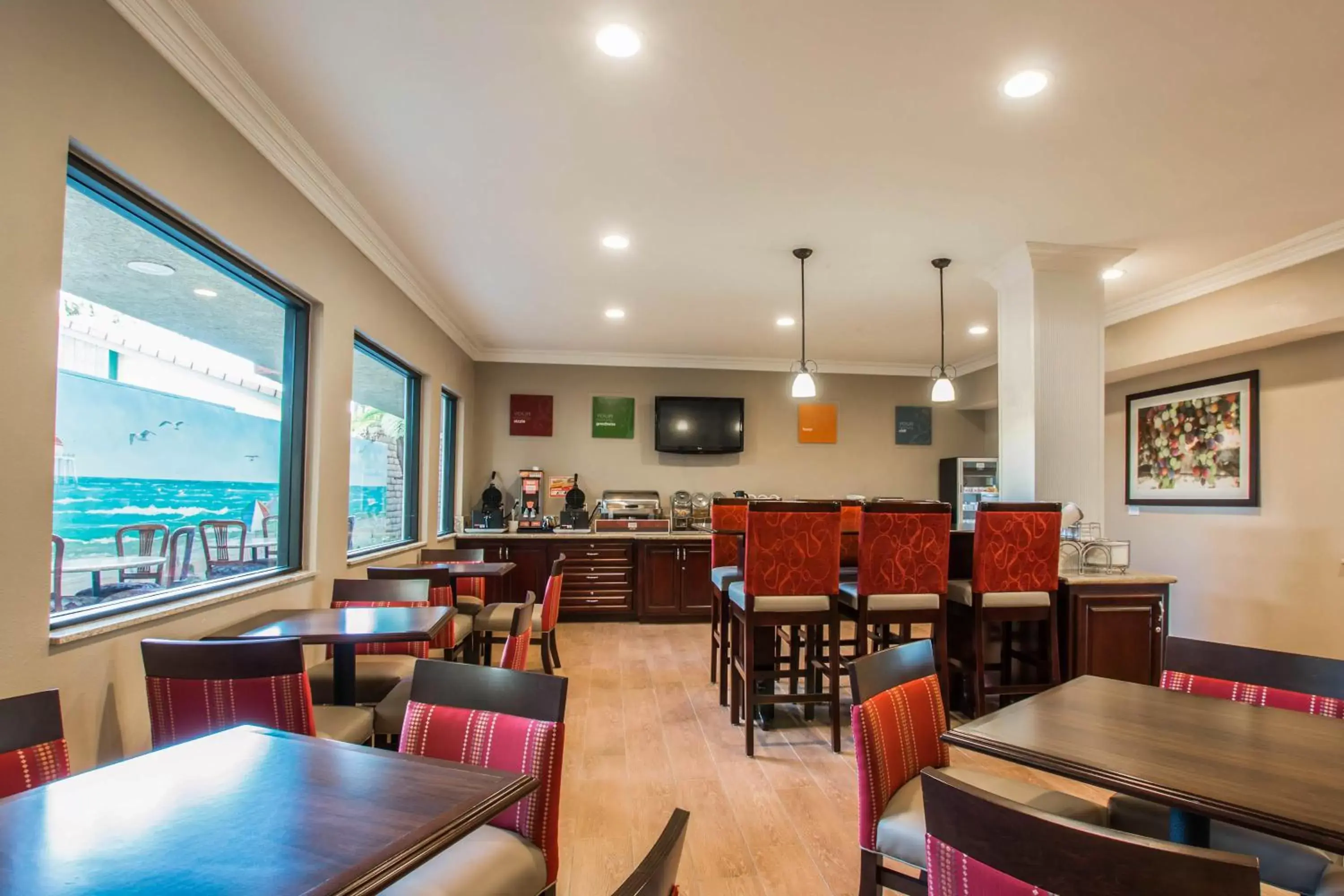 Breakfast, Restaurant/Places to Eat in Comfort Inn & Suites Huntington Beach