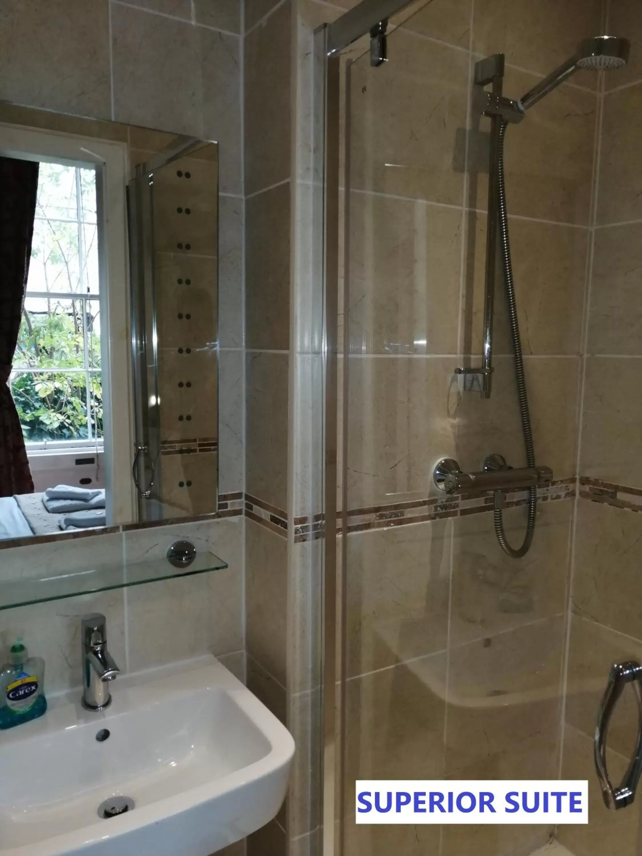 Shower, Bathroom in Edinburgh City Suites