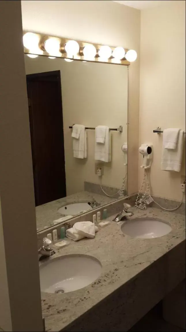 Bathroom in Breakers Resort - Lakeside