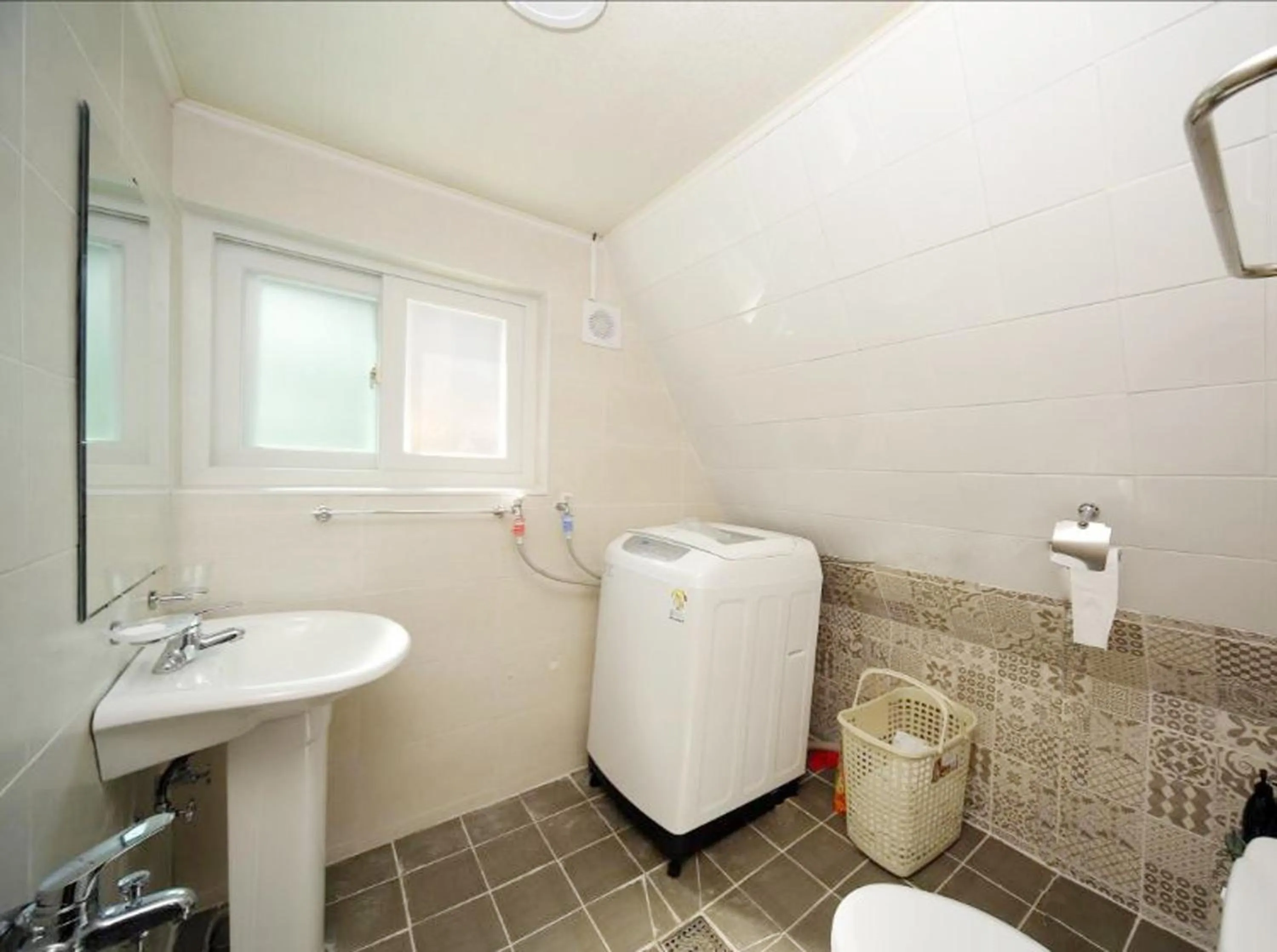 Shower in 24 Guesthouse KyungHee University