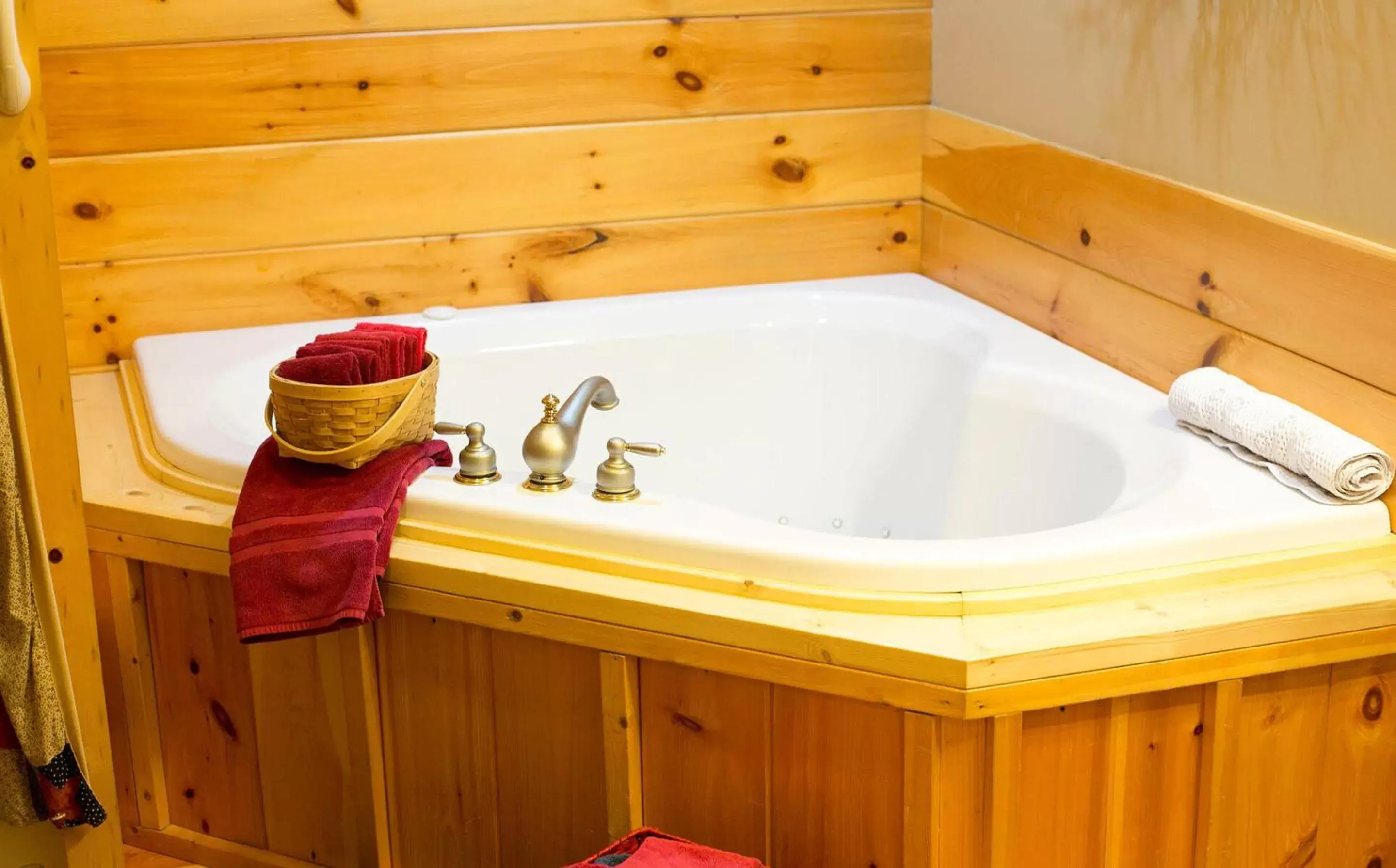 Bathroom in Blessing Lodge by Amish Country Lodging