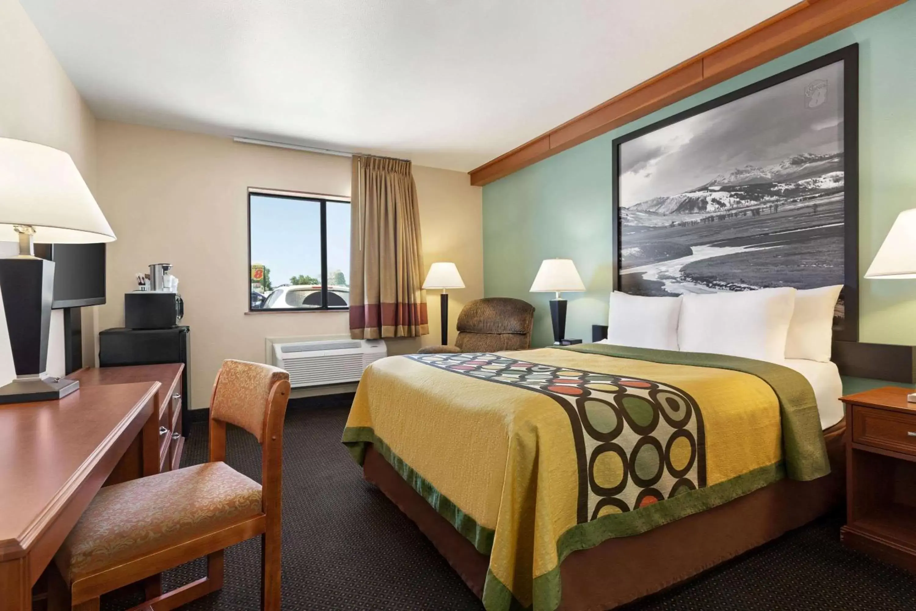 Photo of the whole room, Mountain View in Super 8 by Wyndham Columbus