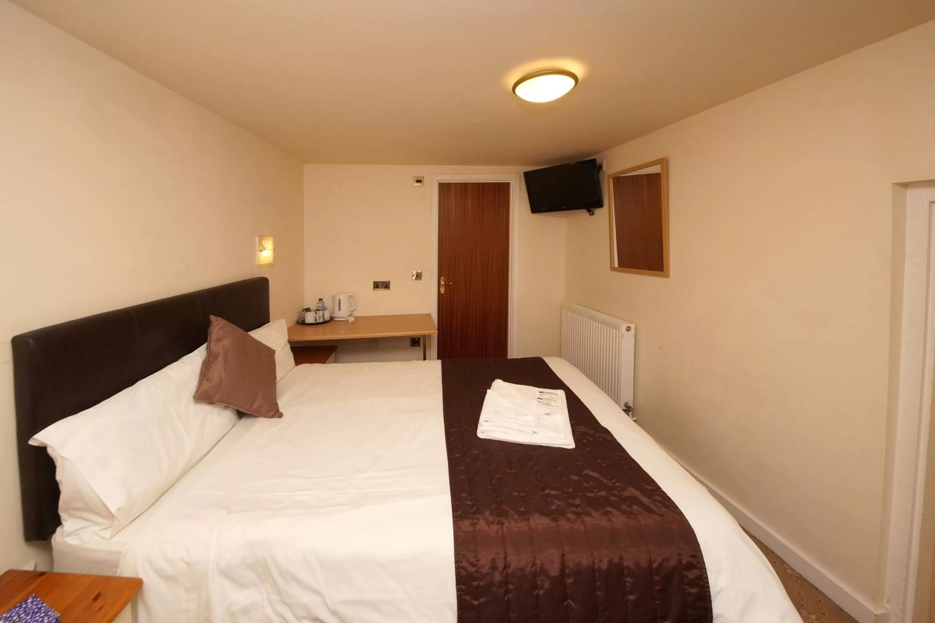 Double Room with Private Bathroom in The Green Room