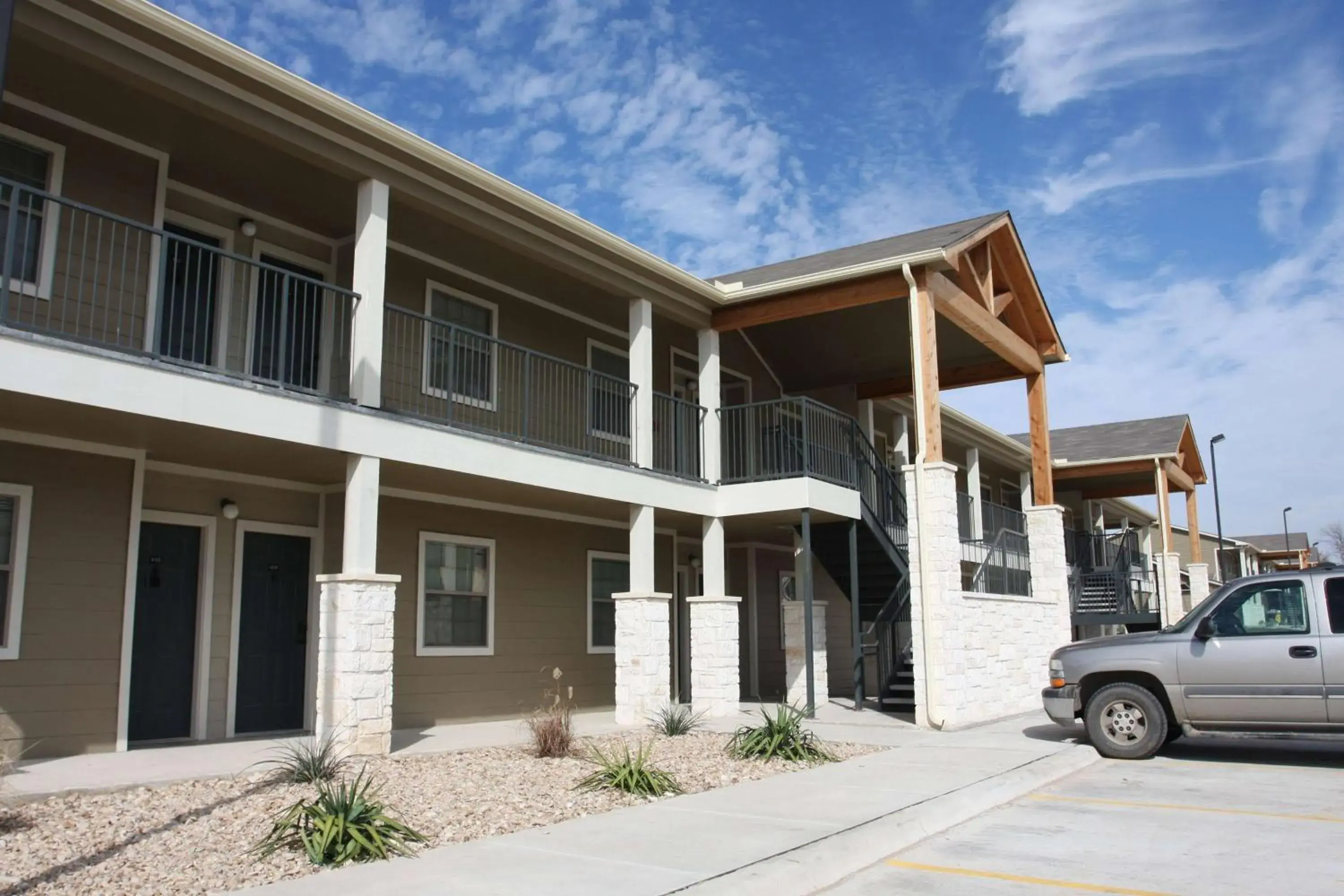 Property Building in Eagle's Den Suites Cotulla a Travelodge by Wyndham