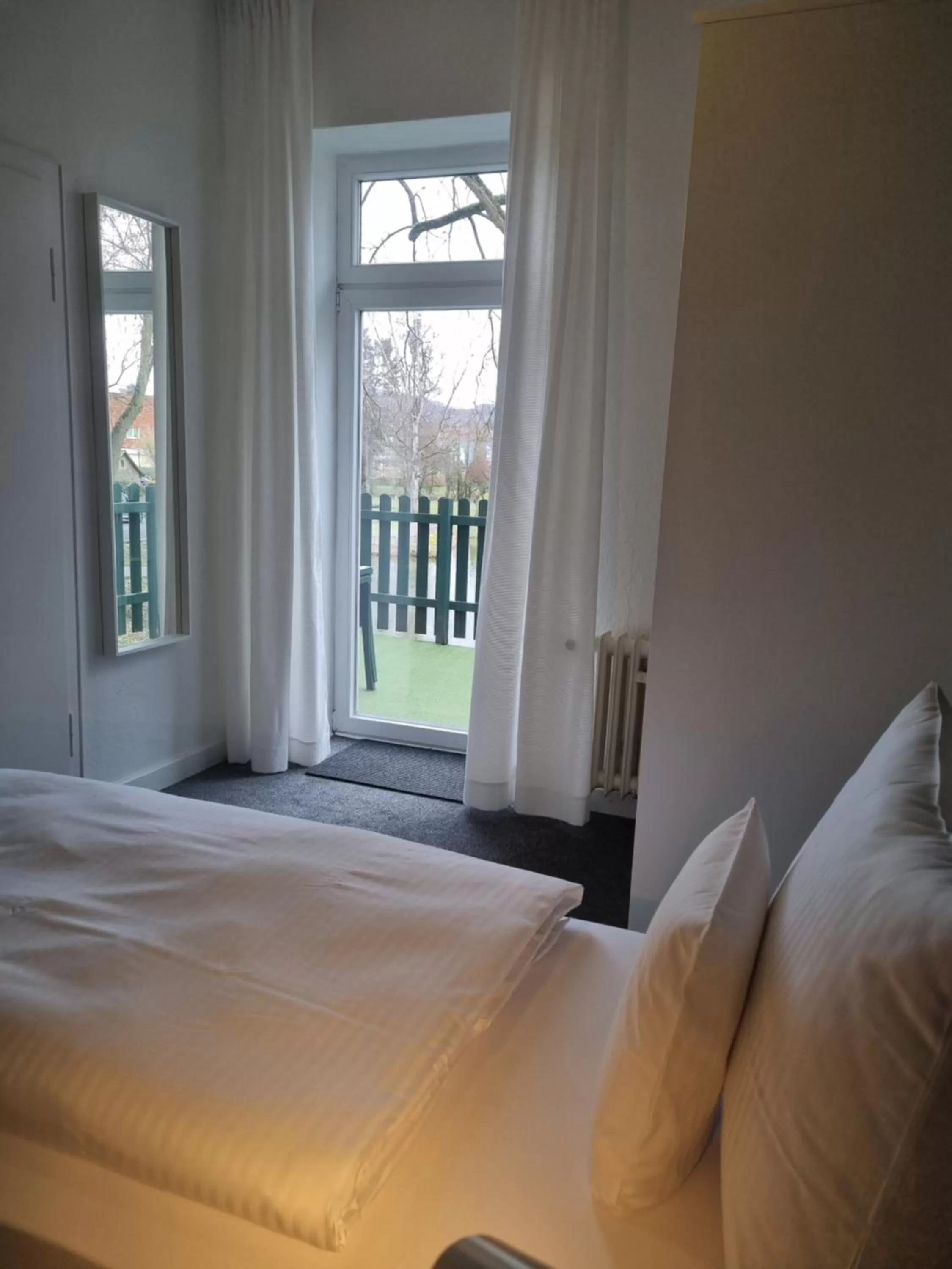 Photo of the whole room, Bed in Parkhotel Am Schwanenteich