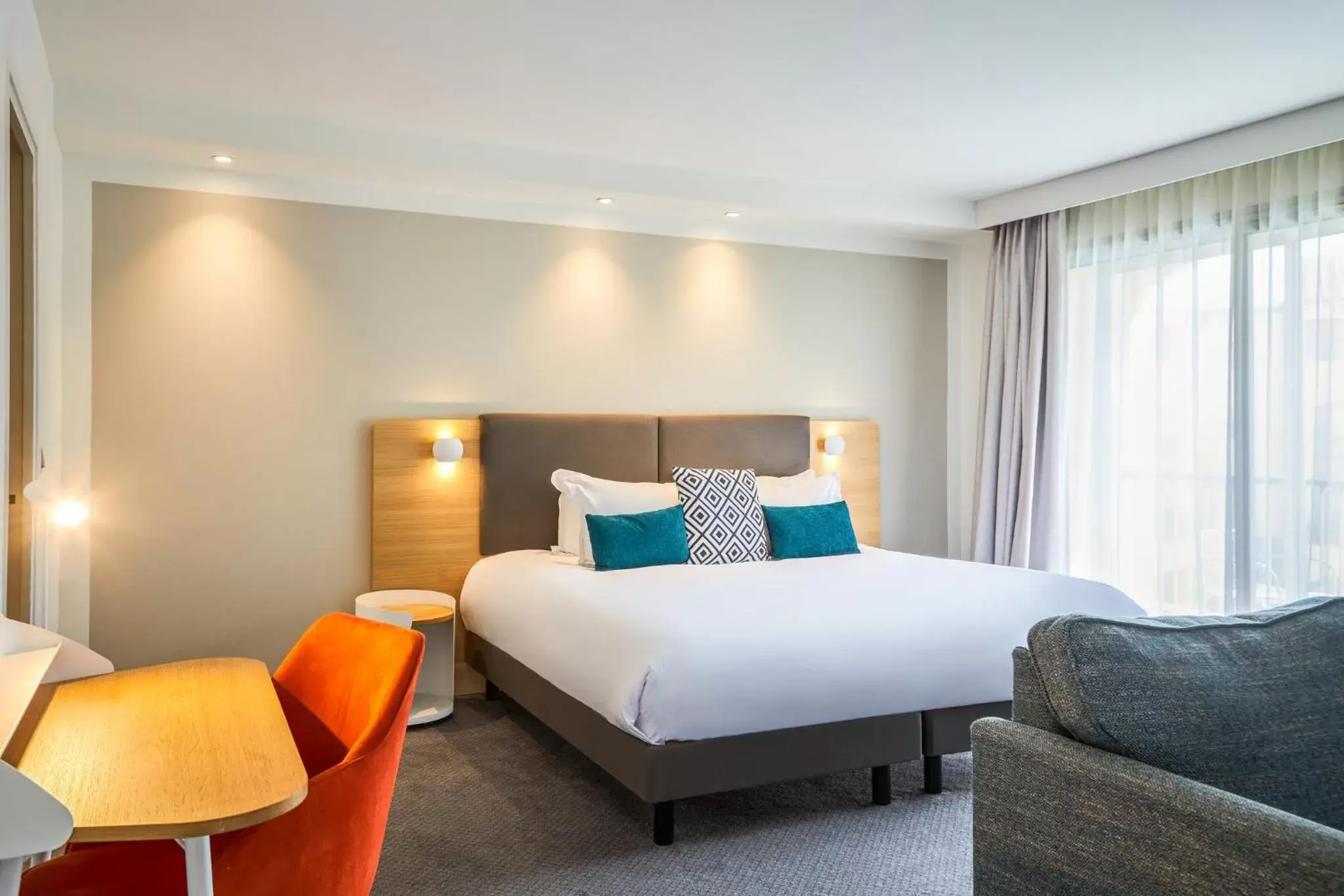 Bedroom, Bed in Holiday Inn Perpignan, an IHG Hotel