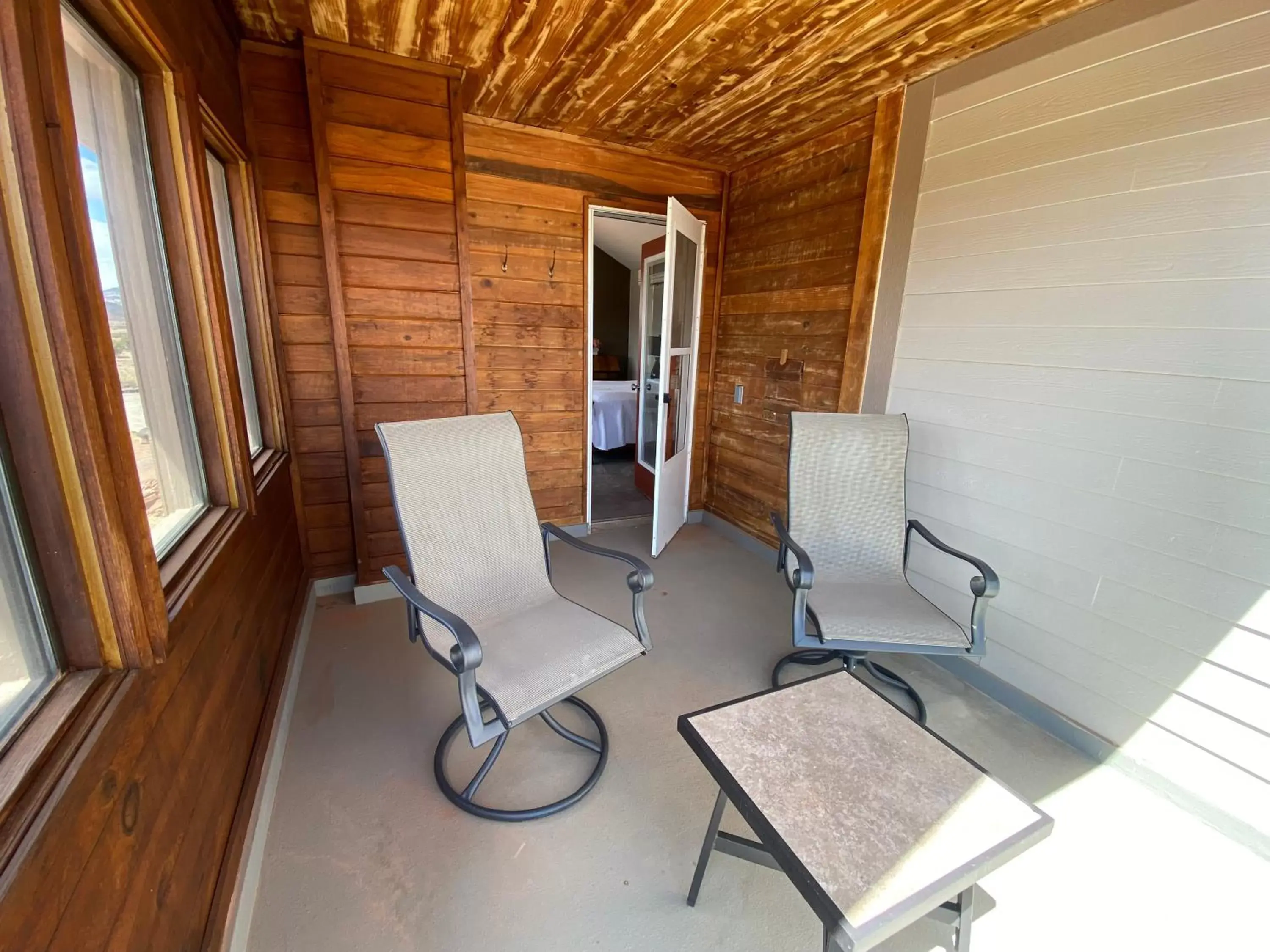 Balcony/Terrace in SkyRidge Inn