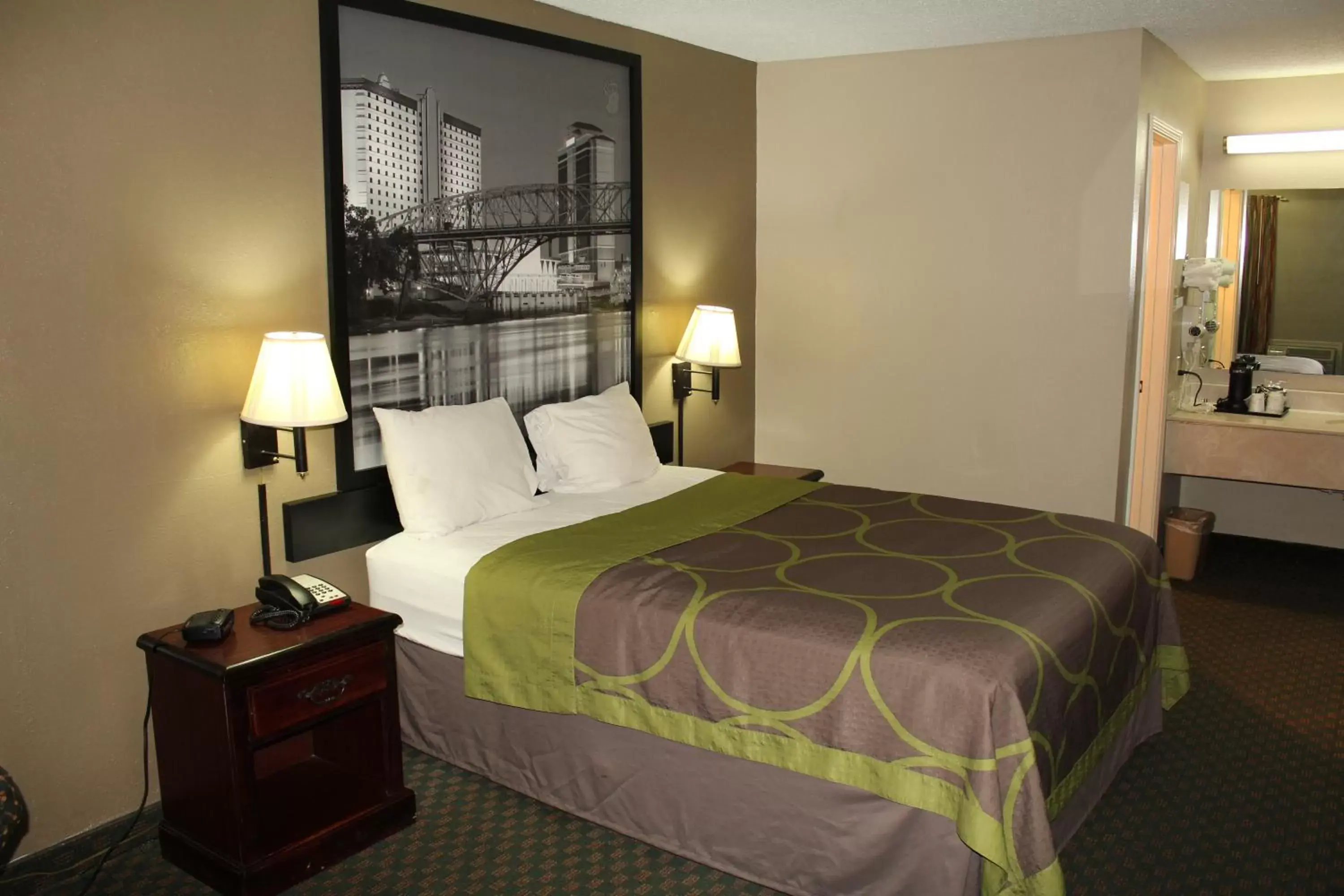 Bedroom, Bed in Super 8 by Wyndham Bossier City/Shreveport Area