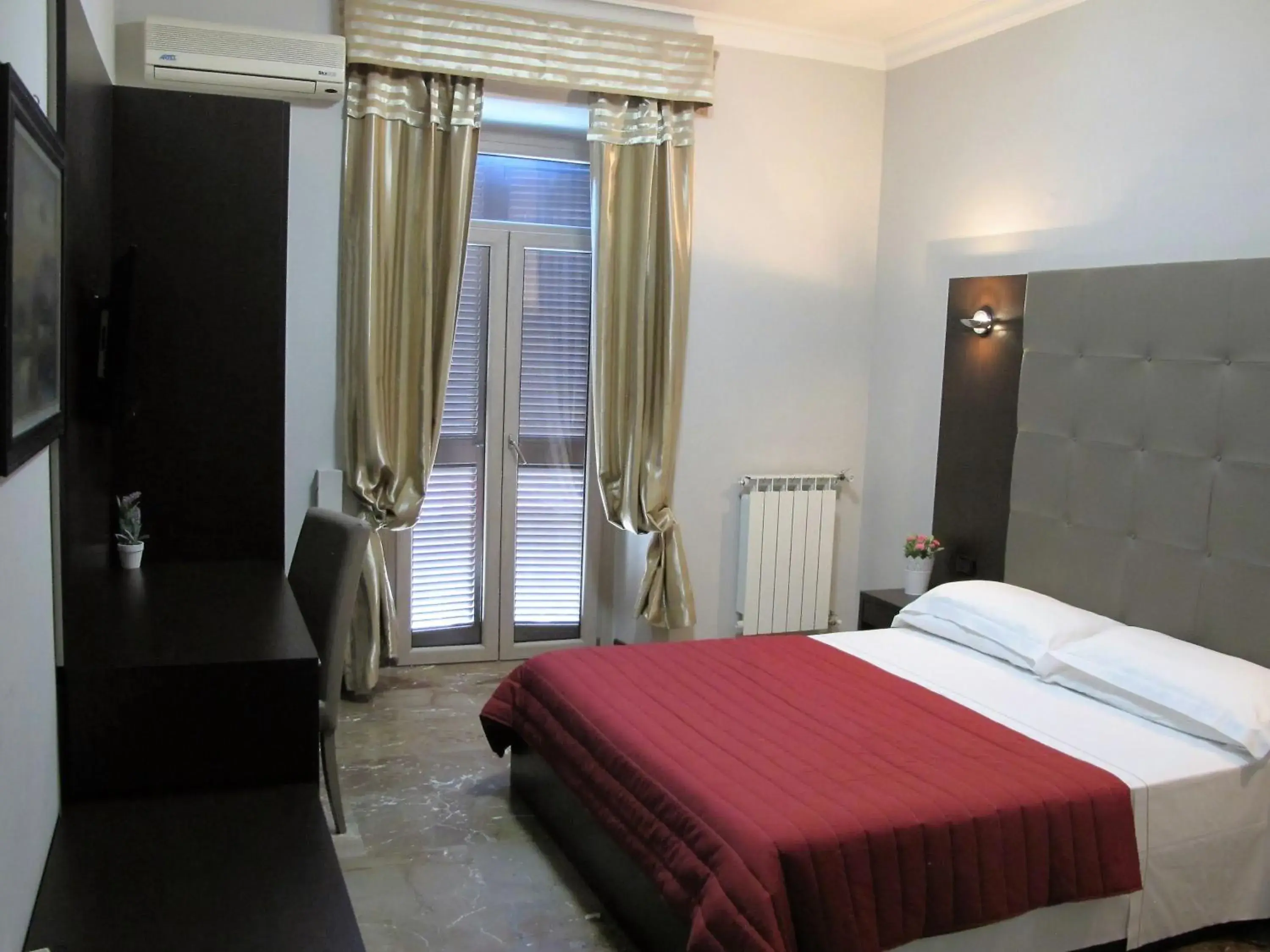 Photo of the whole room, Bed in Hotel d'Este