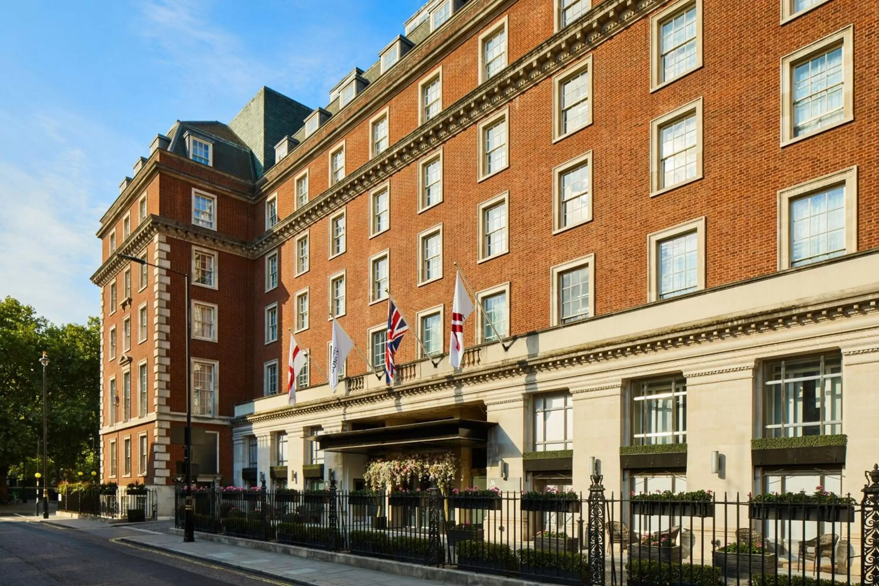 Property Building in London Marriott Hotel Grosvenor Square