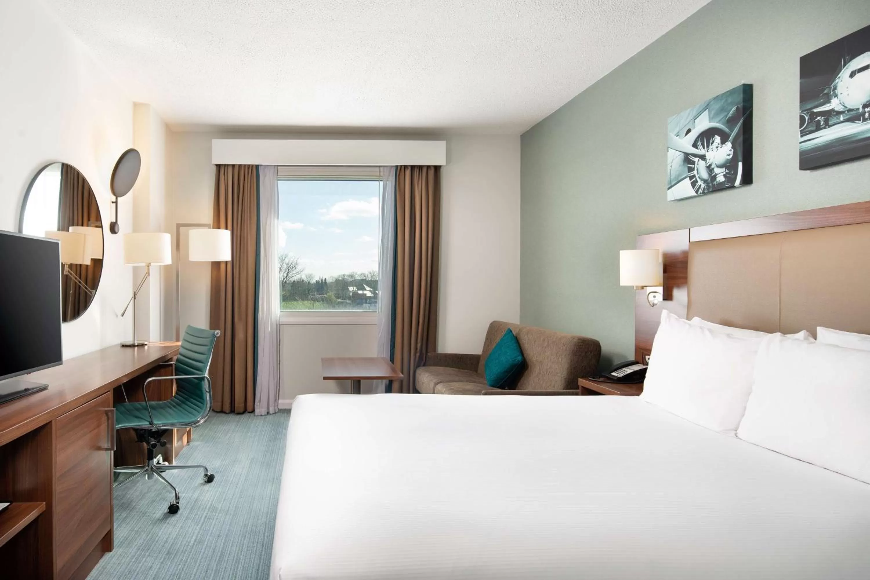 Bedroom, Bed in Hilton Garden Inn London Heathrow Airport