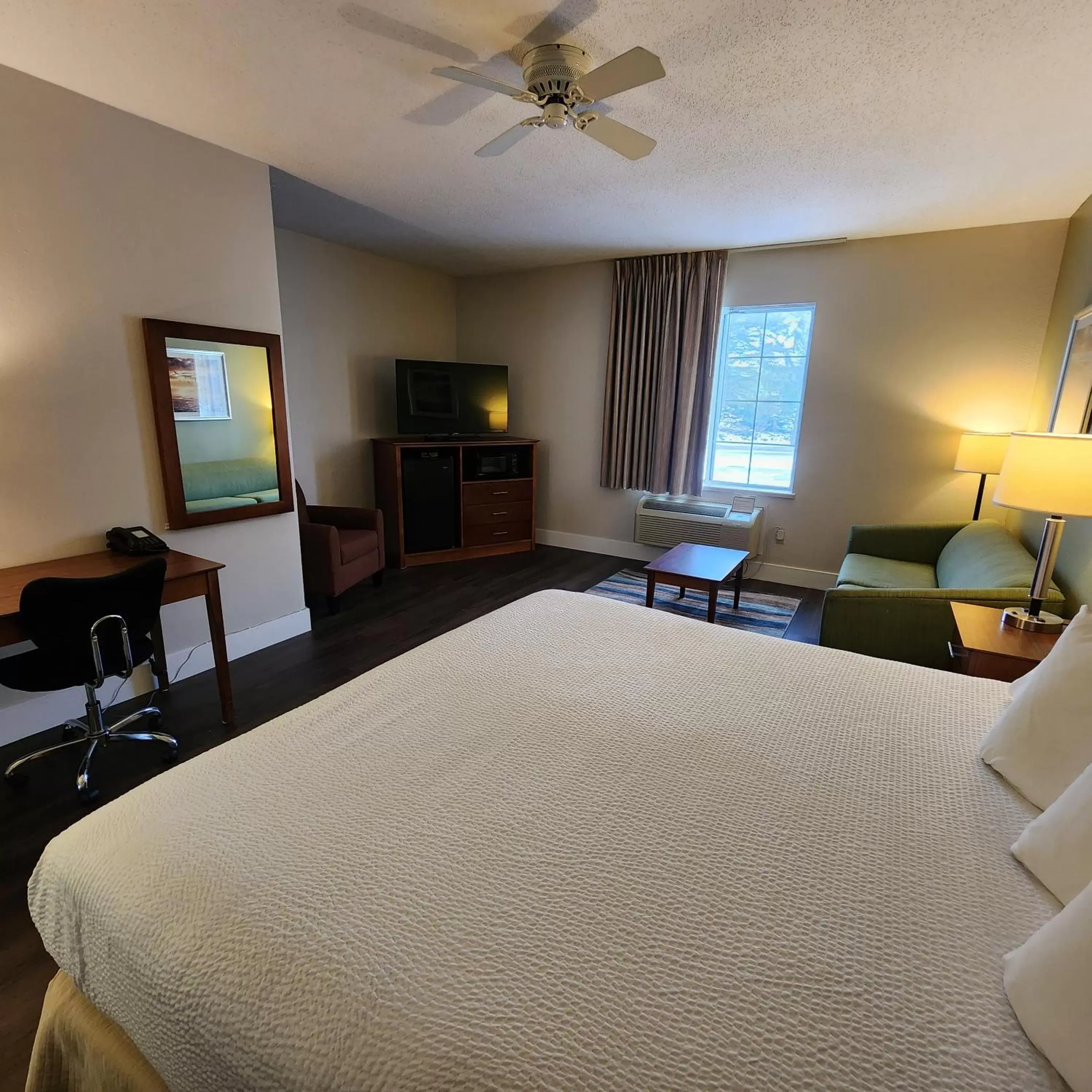 Photo of the whole room, Bed in Baymont by Wyndham Mackinaw City