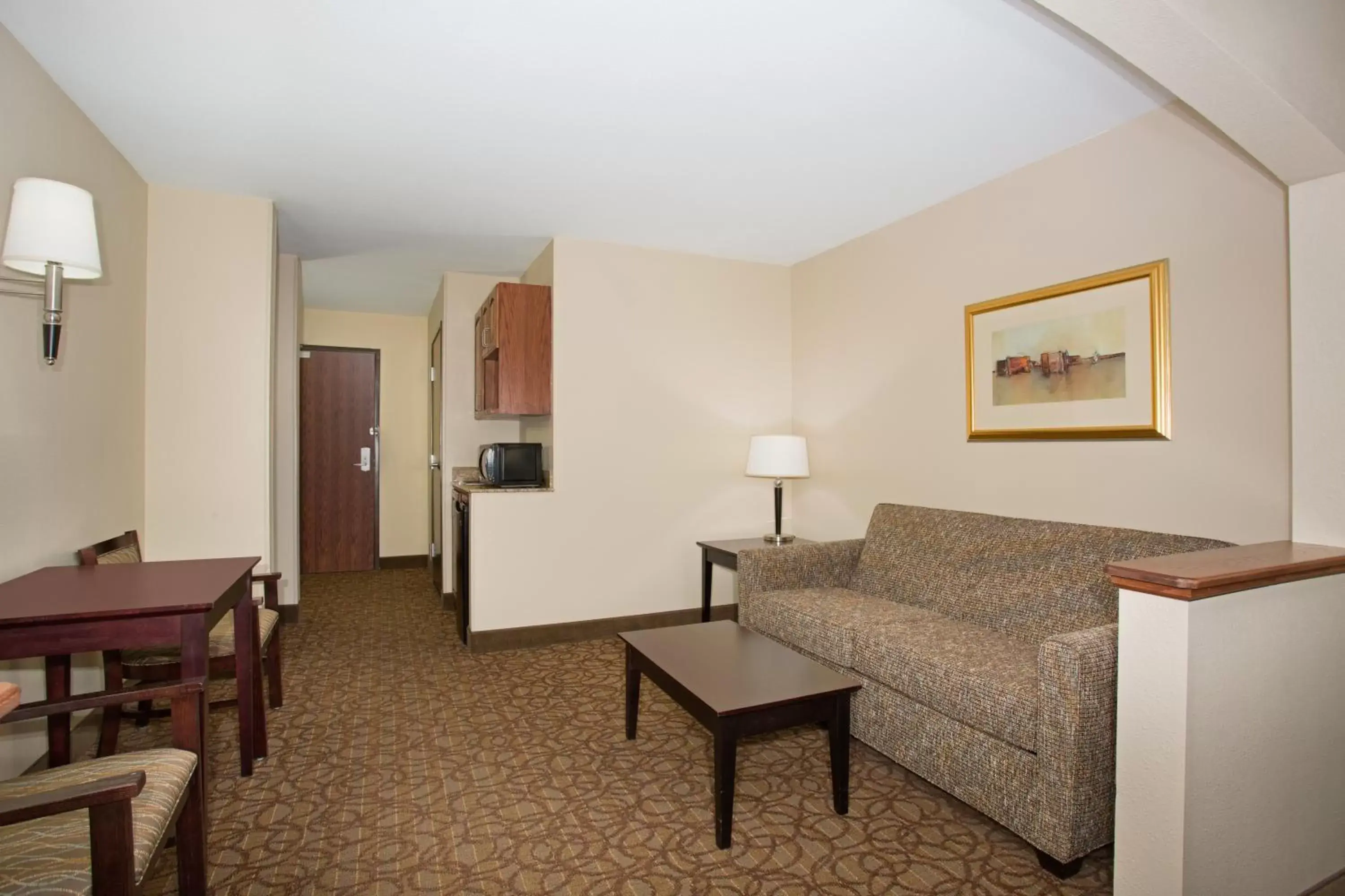 Photo of the whole room, Seating Area in Holiday Inn Express Hotel & Suites Concordia US 81, an IHG Hotel