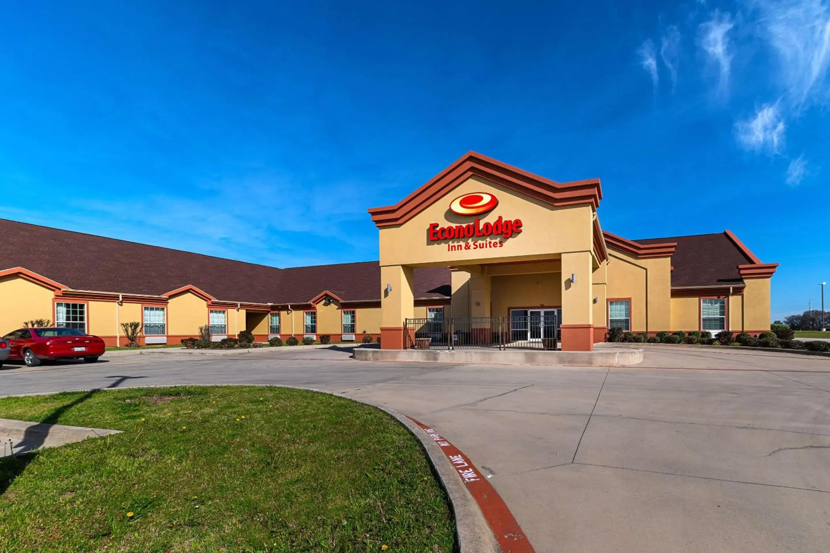 Property Building in Econo Lodge Inn & Suites