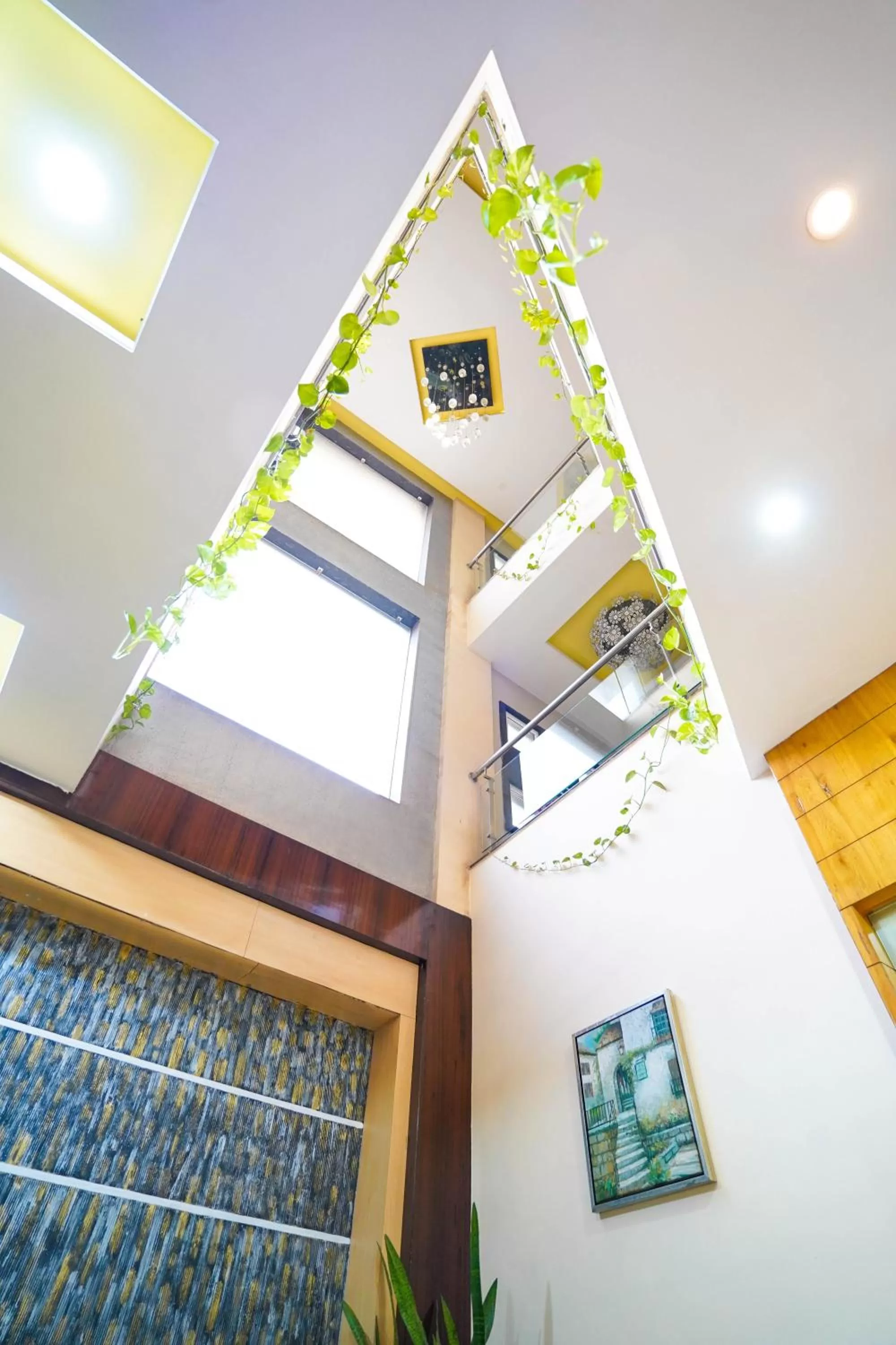 Property building in Hotel Floret Inn