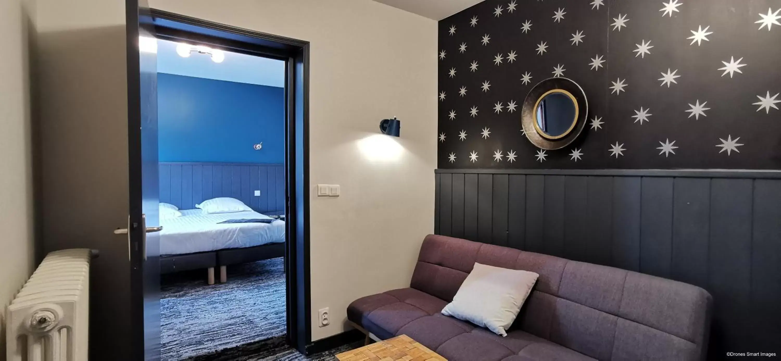 Photo of the whole room, Bed in The Originals Boutique, Hôtel La Colonne de Bronze, Saint-Valéry-sur-Somme (Inter-Hotel)