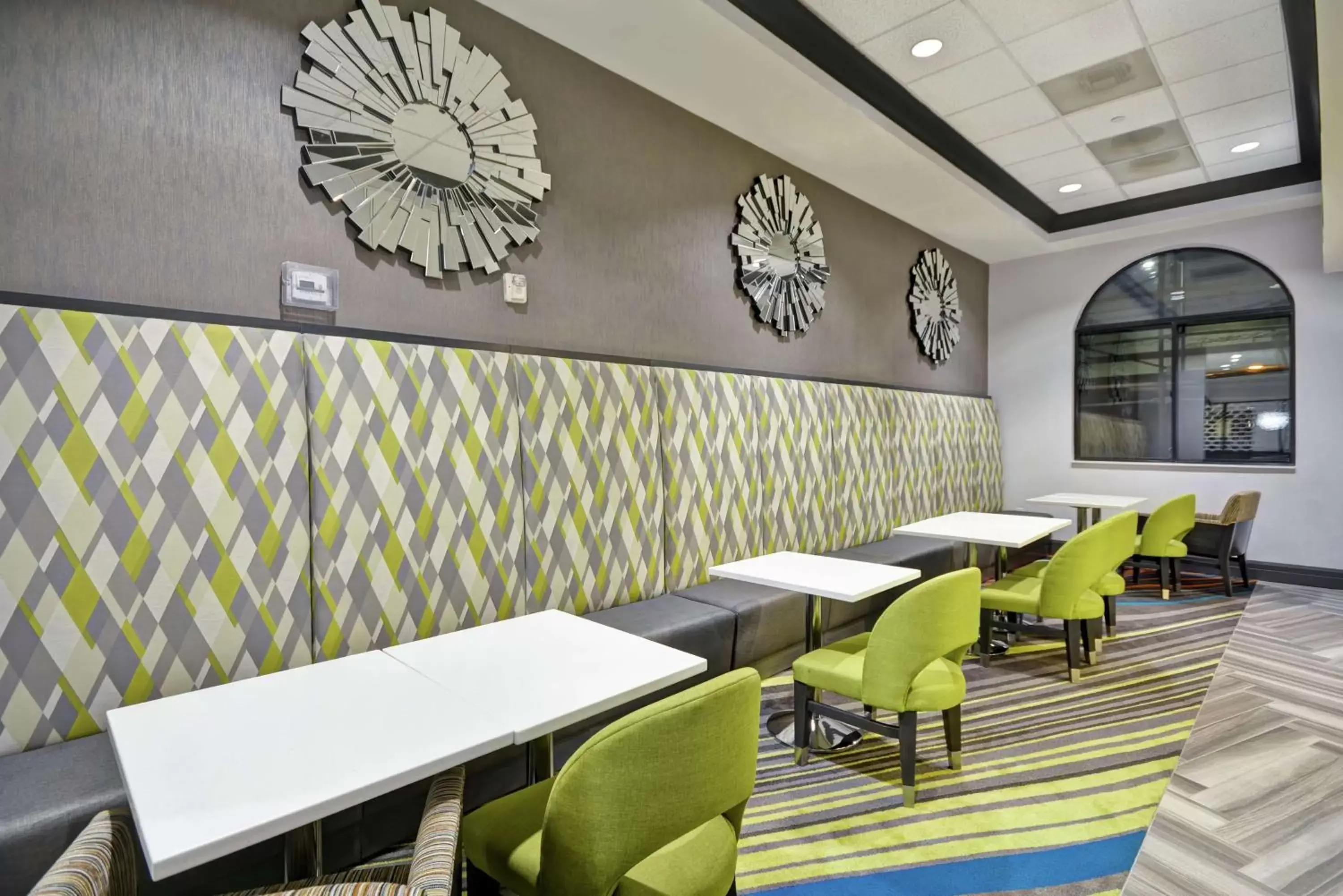 Dining area, Restaurant/Places to Eat in Hampton Inn & Suites Los Angeles Burbank Airport