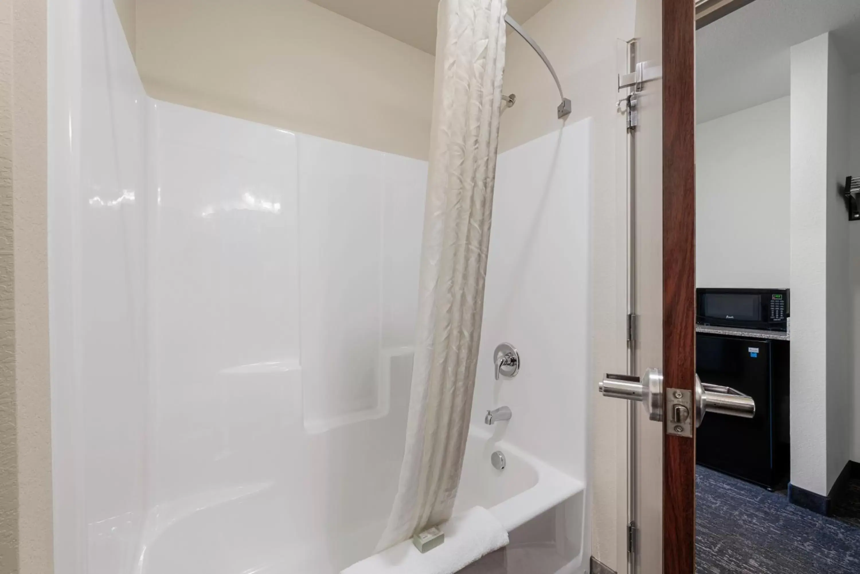 Bathroom in Cobblestone Hotel & Suites - Urbana