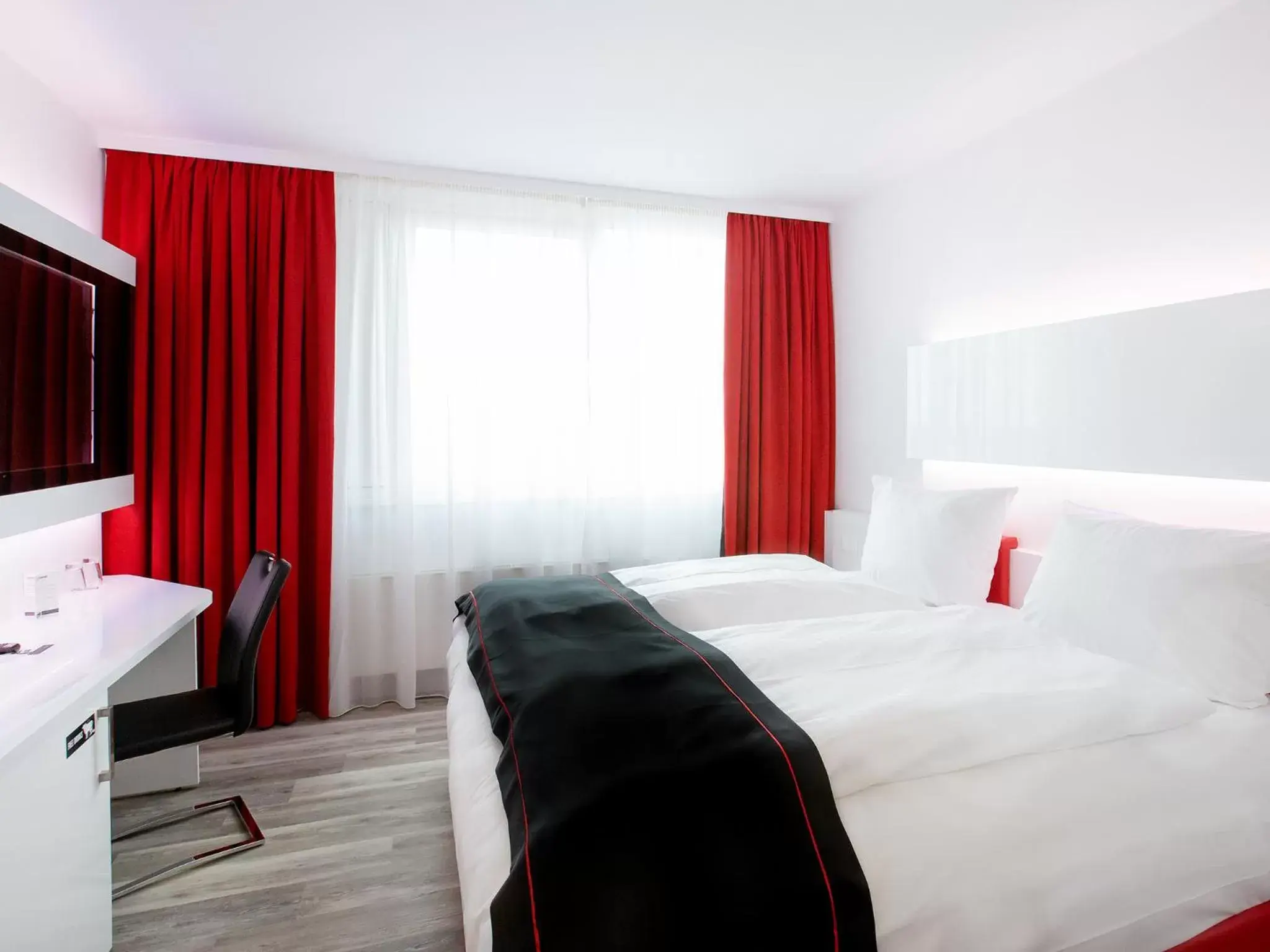 Photo of the whole room, Bed in DORMERO Hotel Hannover-Langenhagen Airport