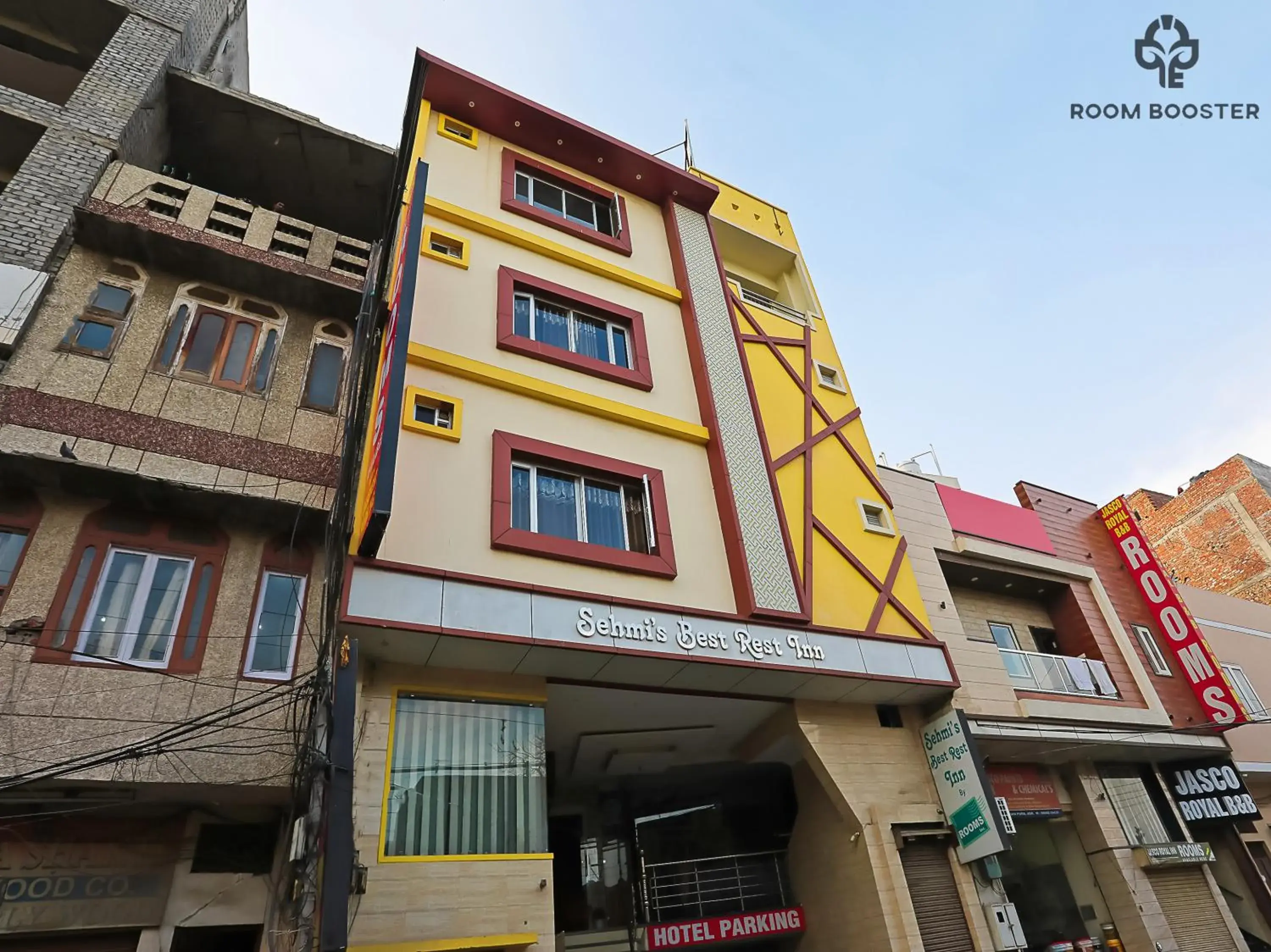 Facade/Entrance in Hotel Sehmi's Best Rest Inn