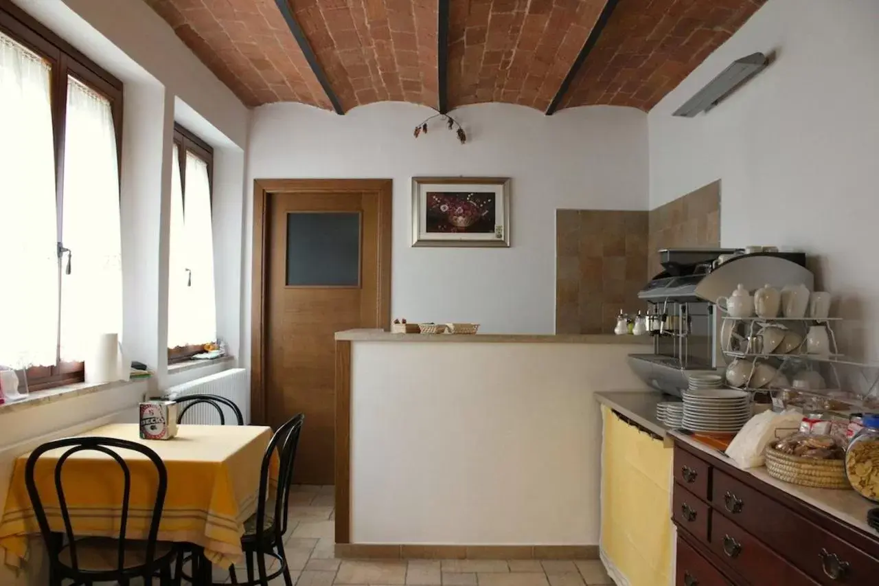 Restaurant/places to eat, Kitchen/Kitchenette in Villa Rosy