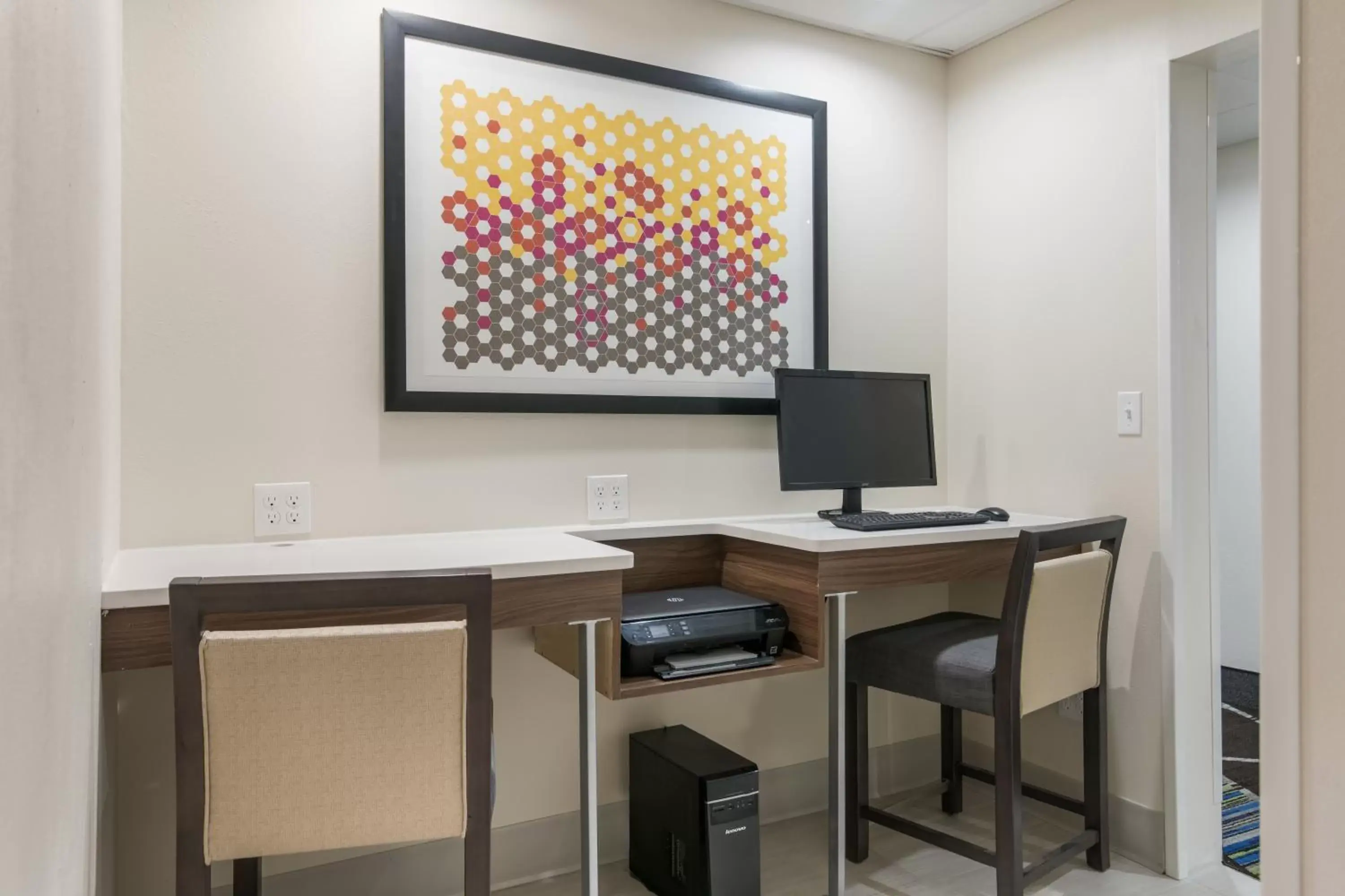 Business facilities, TV/Entertainment Center in Holiday Inn Express - Plymouth, an IHG Hotel