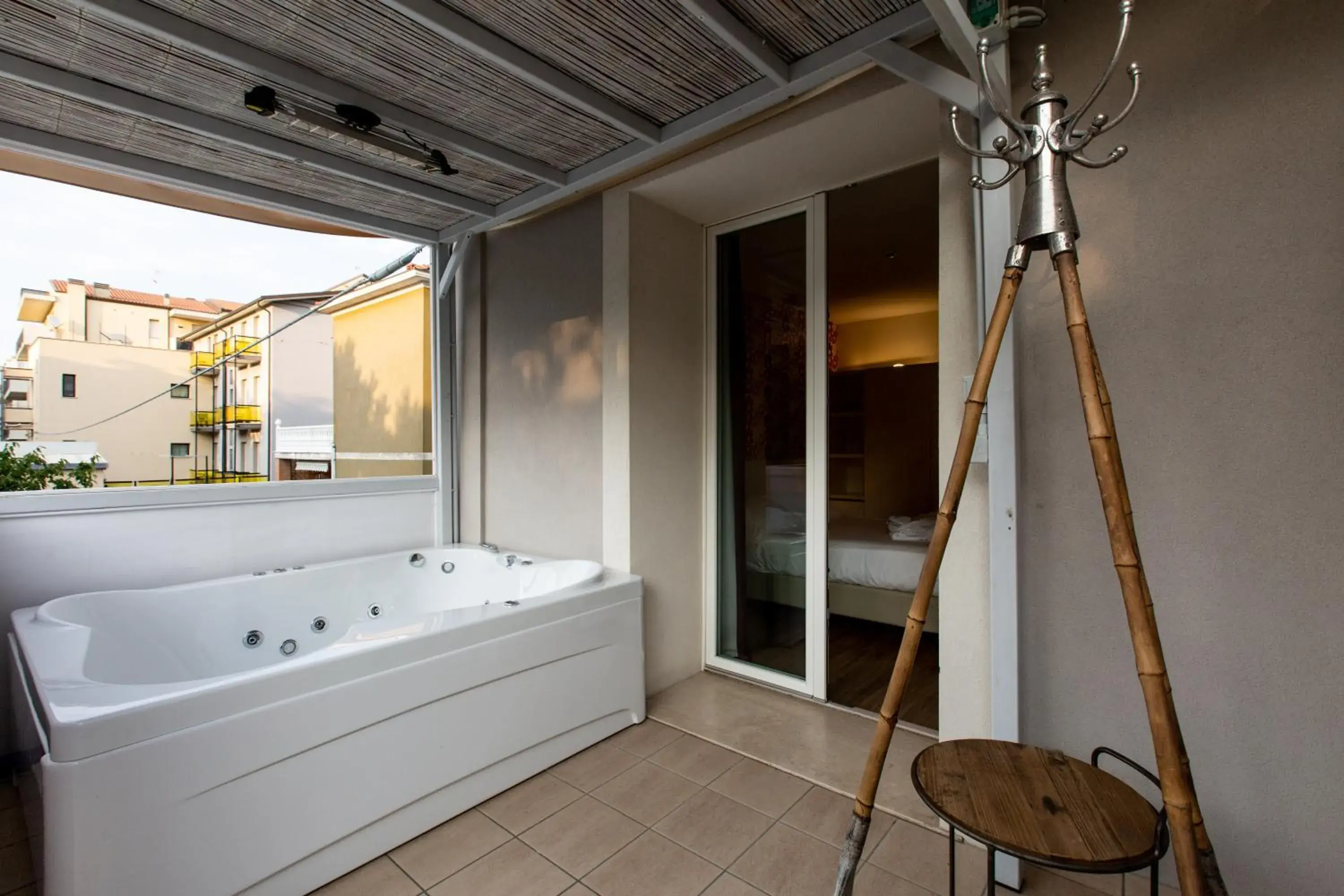 Hot Tub, Bathroom in Rimini Suite Hotel