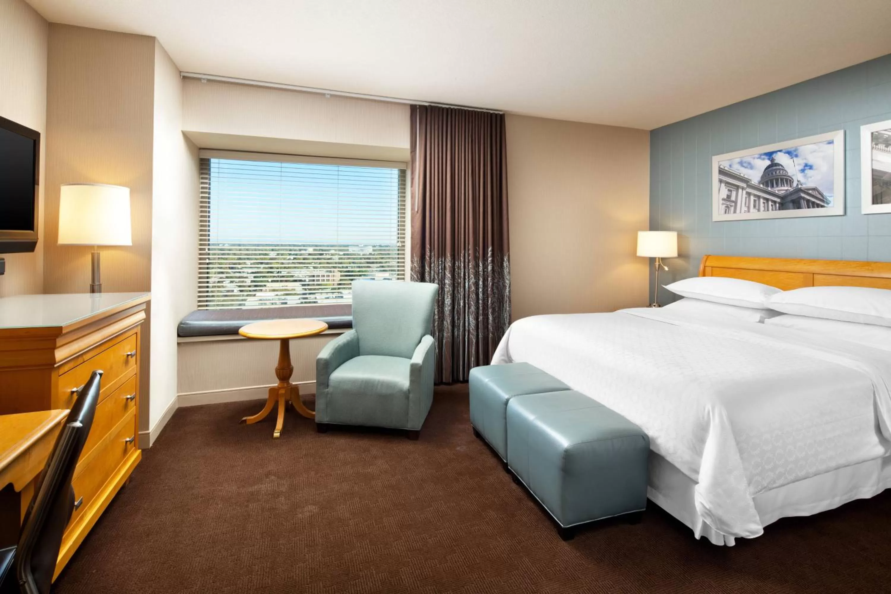 King Guest Room - Low Floor in Sheraton Grand Sacramento