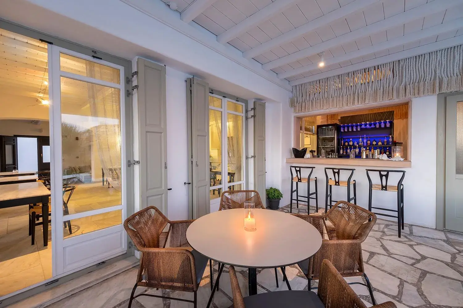 Restaurant/places to eat in Deliades Hotel Restaurant/places to eat in Deliades Hotel