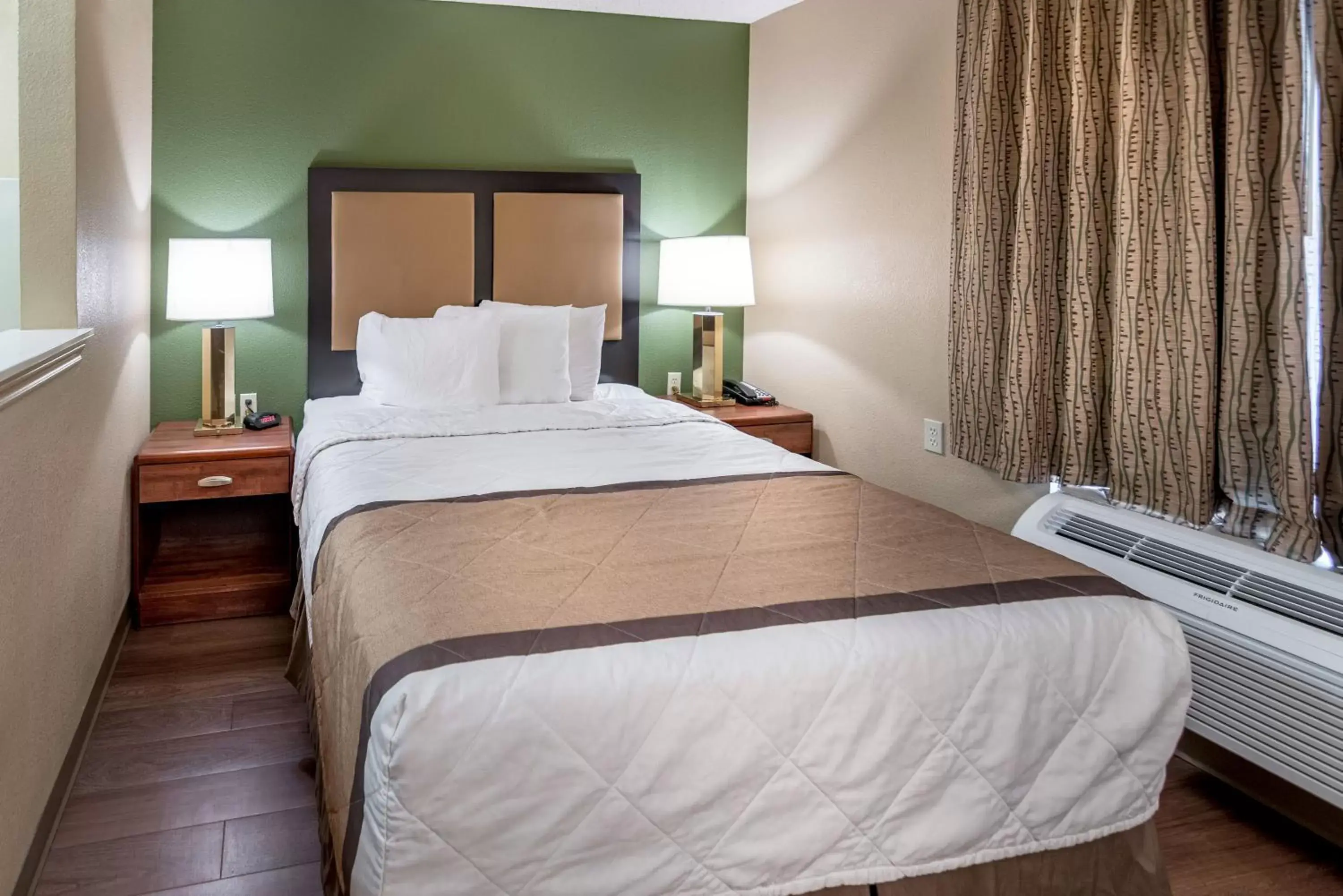 Bed in Extended Stay America Suites - Houston - Westchase - Westheimer