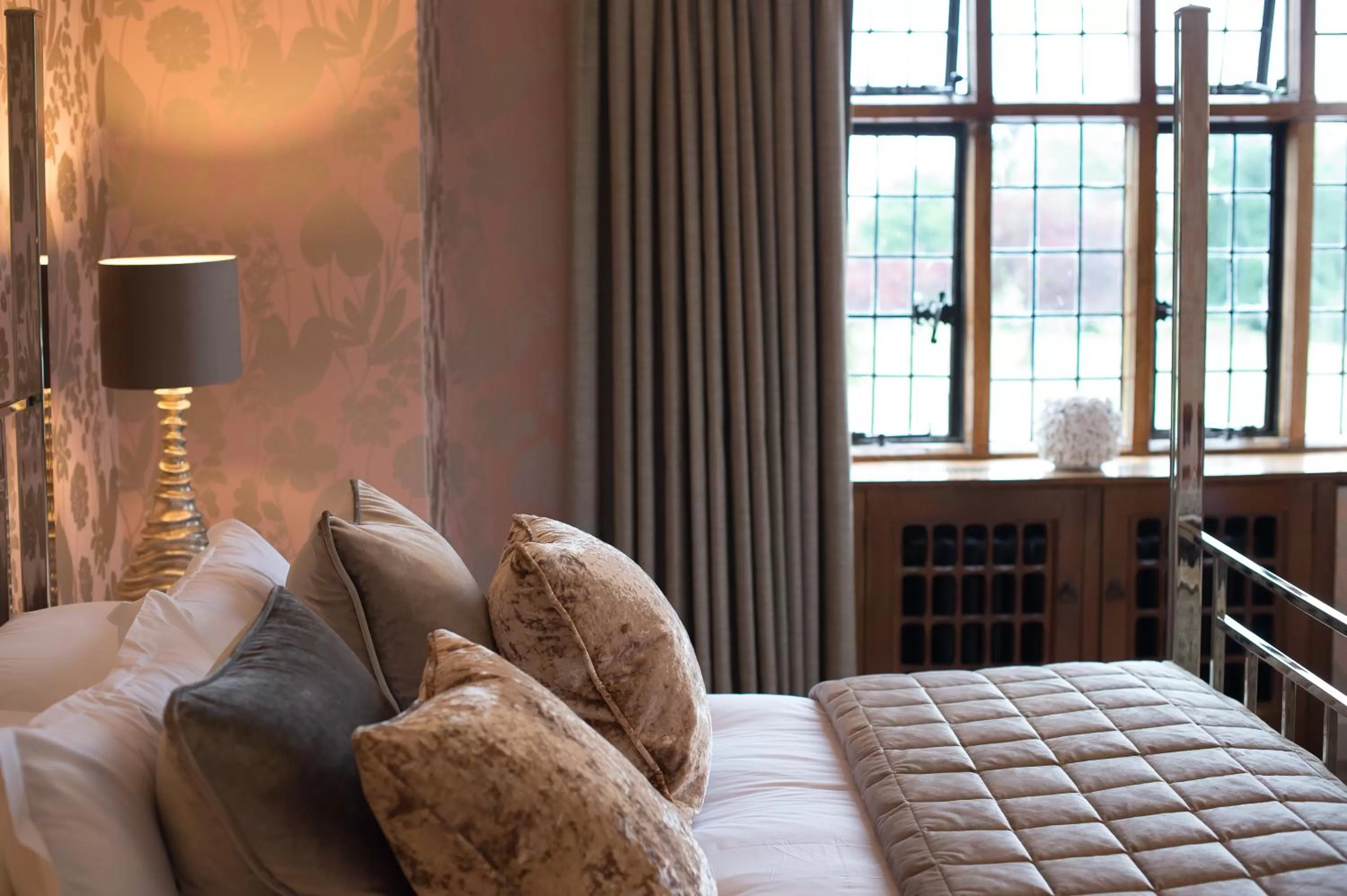 Bedroom, Bed in Hogarths Stone Manor