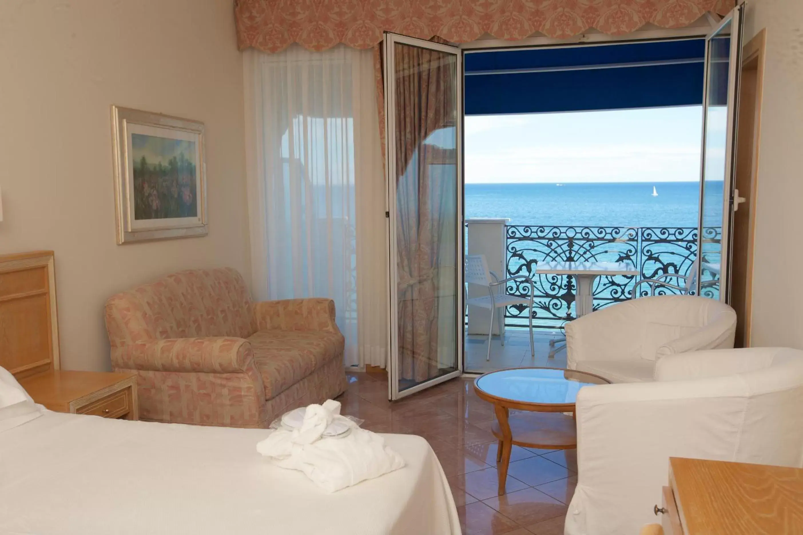 Swimming pool, Seating Area in Grand Hotel Mediterranee