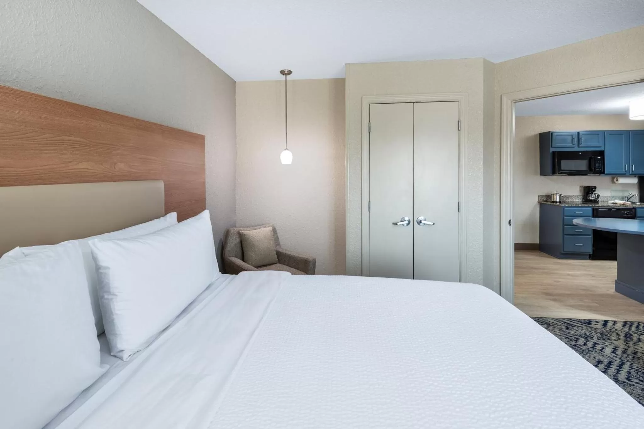 One-Bedroom Suite King Bed - Non-Smoking in Candlewood Suites Chesapeake-Suffolk, an IHG Hotel