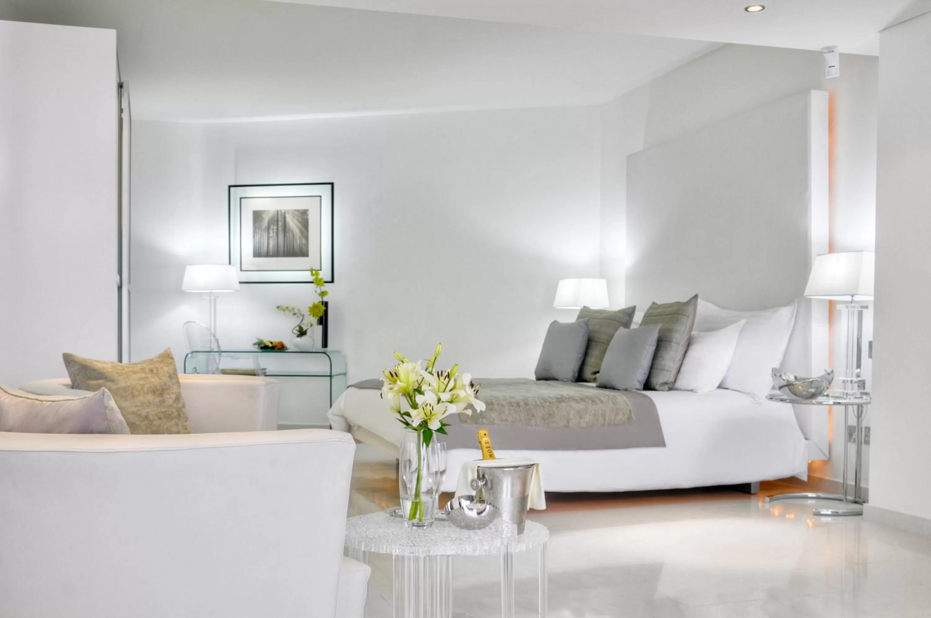 Photo of the whole room in AX The Palace