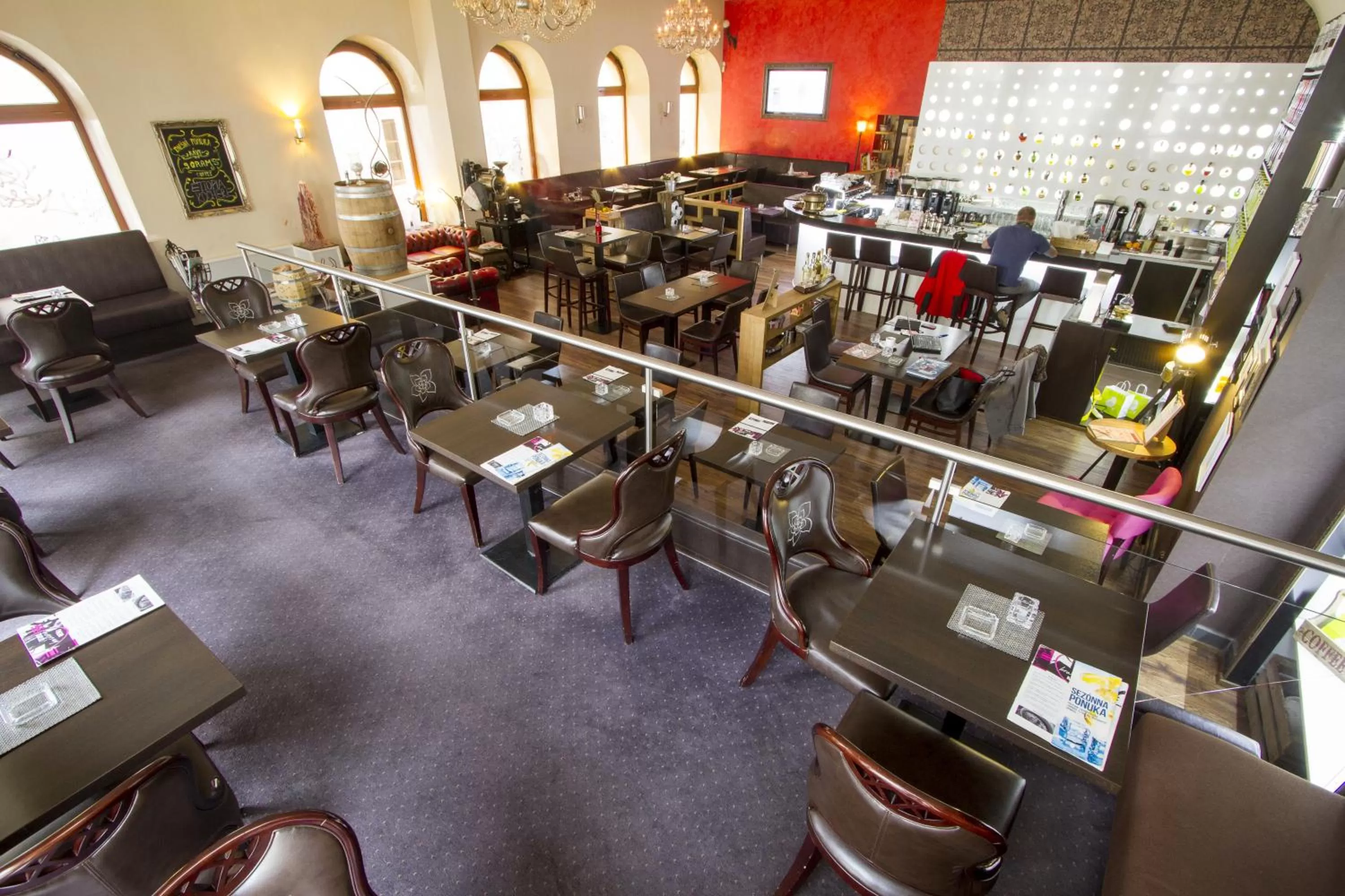 Restaurant/places to eat in Hotel Grand