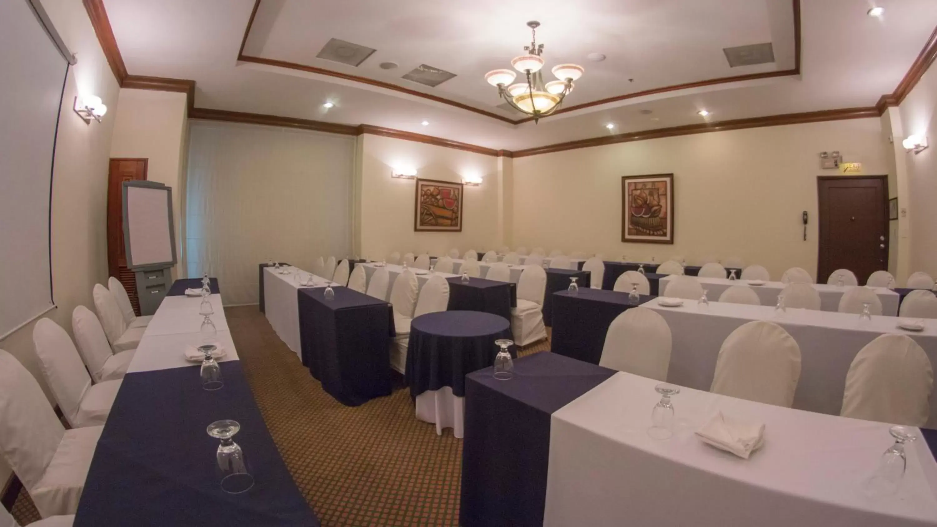 Meeting/conference room in Holiday Inn Guatemala, an IHG Hotel