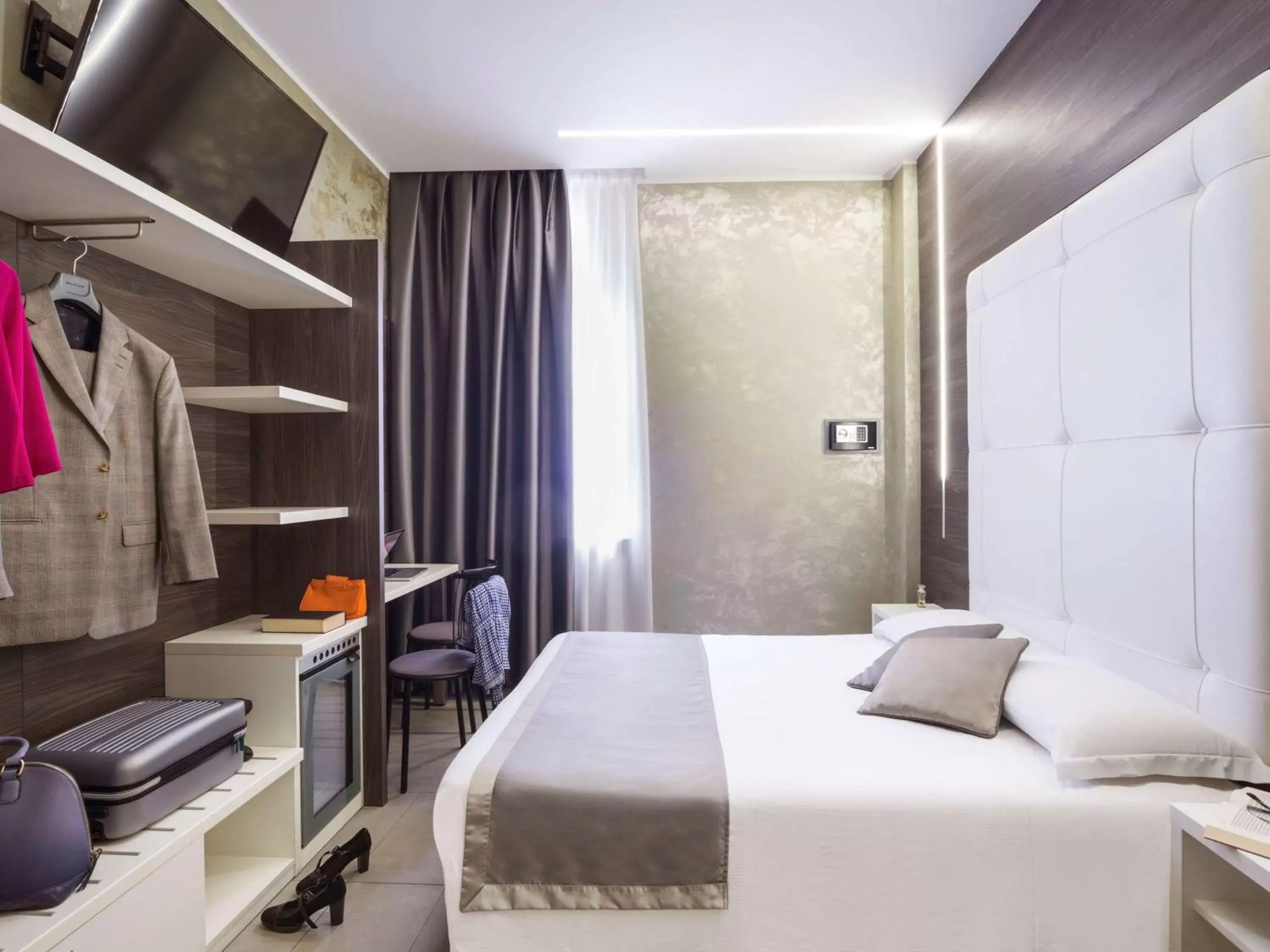 Photo of the whole room, Bed in Ibis Styles Milano Centro