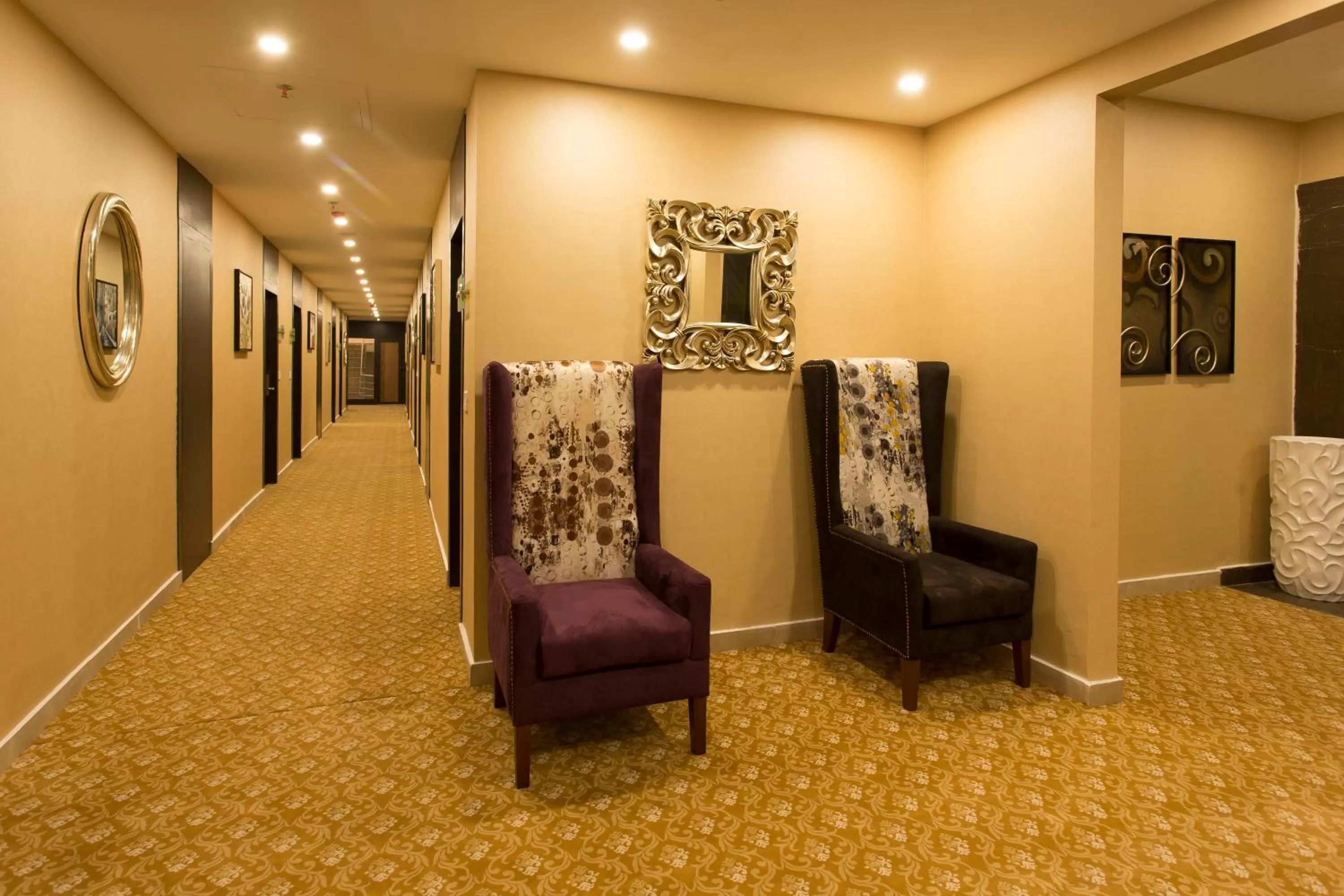 Decorative detail, Lounge/Bar in Golden Tulip Saltlake Kolkata