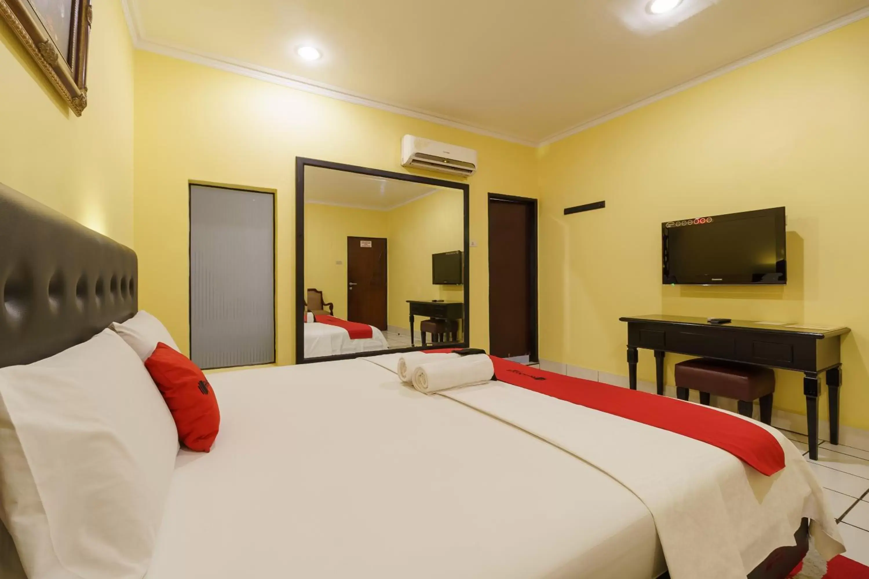 Bedroom in RedDoorz Plus near Ancol