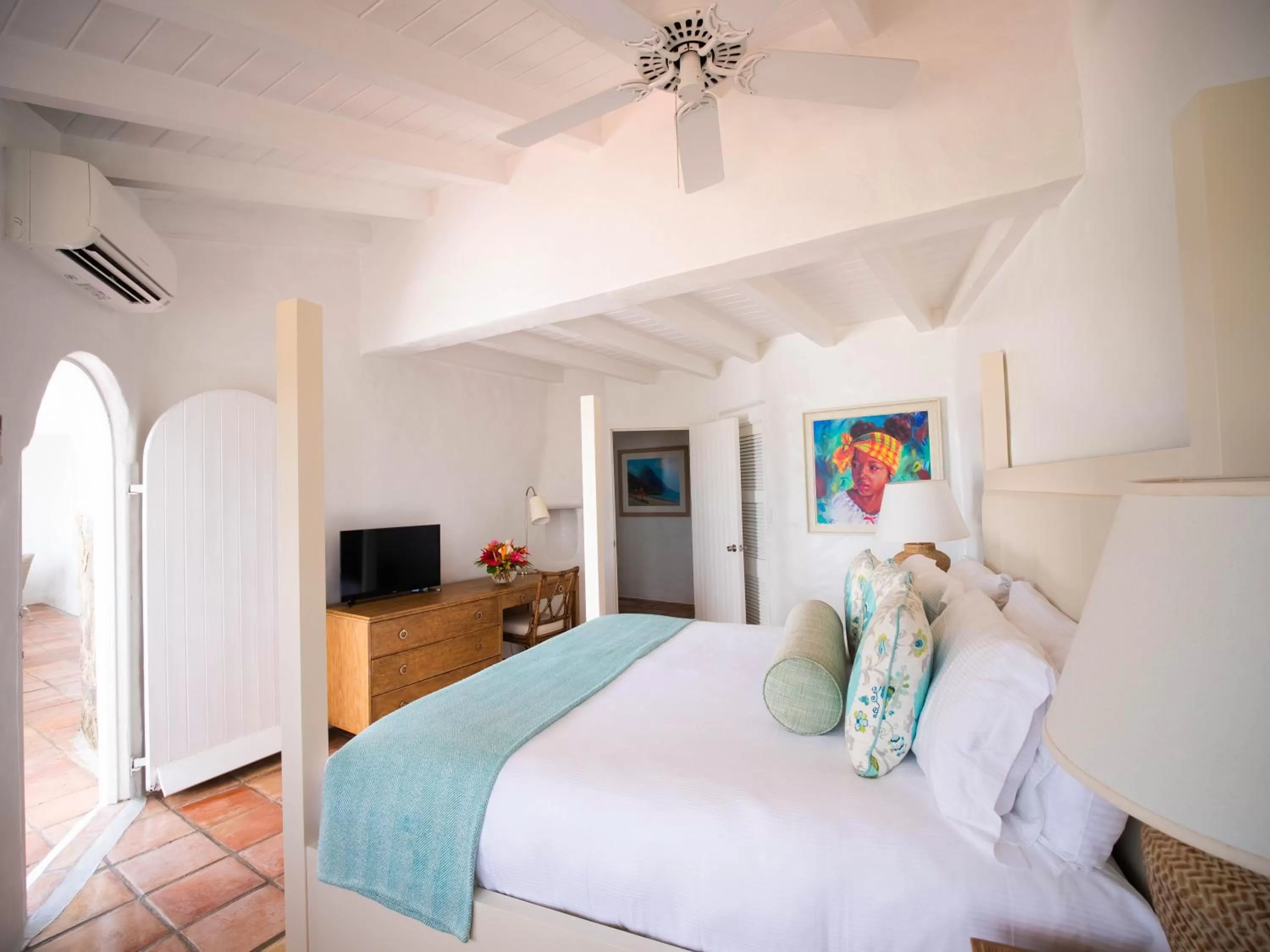 Photo of the whole room, Bed in Windjammer Landing Resort and Residences